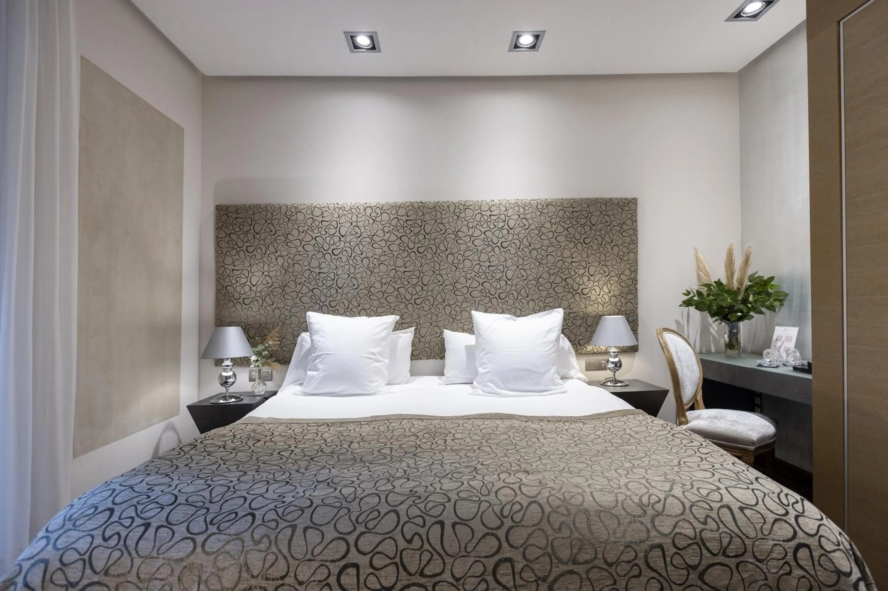 Bed in Hospes Palacio del Bailio, a Member of Design Hotels