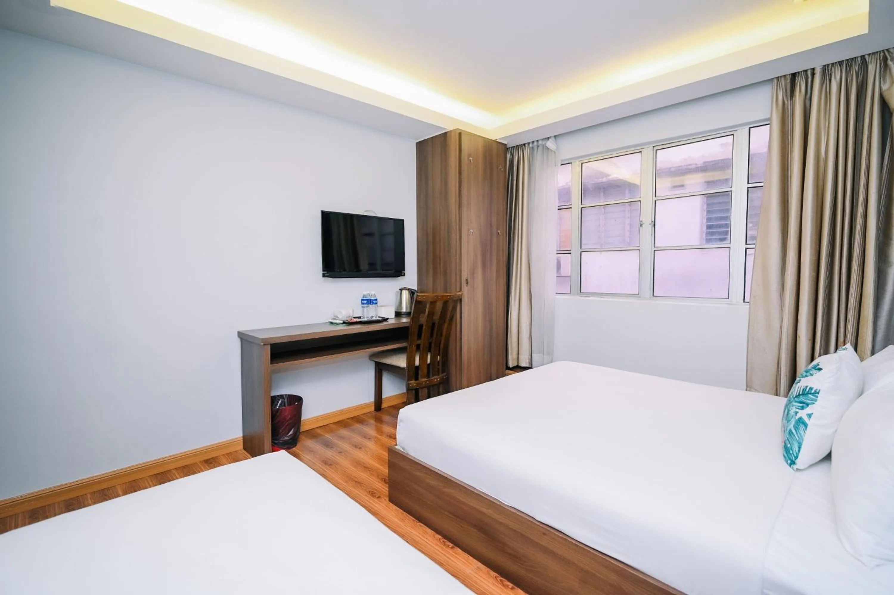 Bed in Swing & Pillows - USJ Taipan