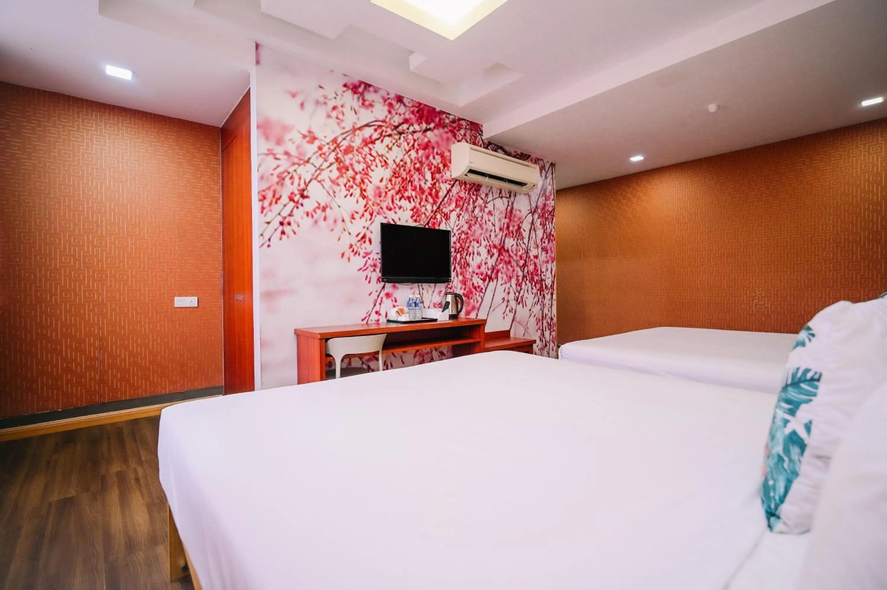 Bed in Swing & Pillows - USJ Taipan