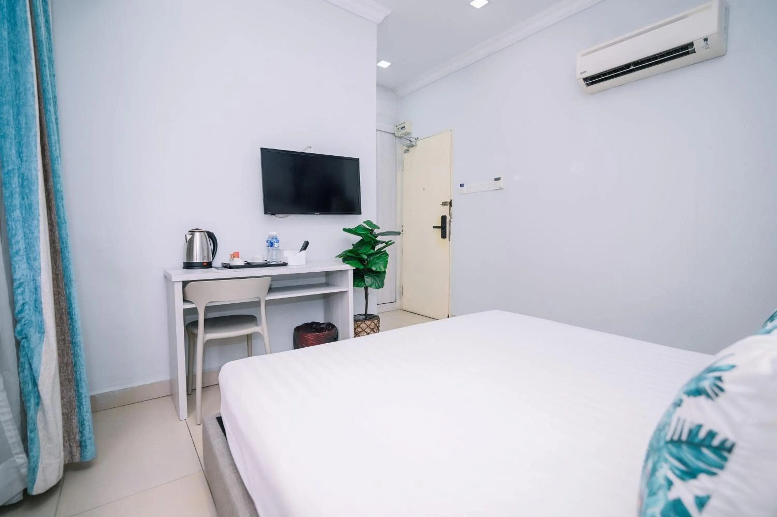 Bed in Swing & Pillows - USJ Taipan