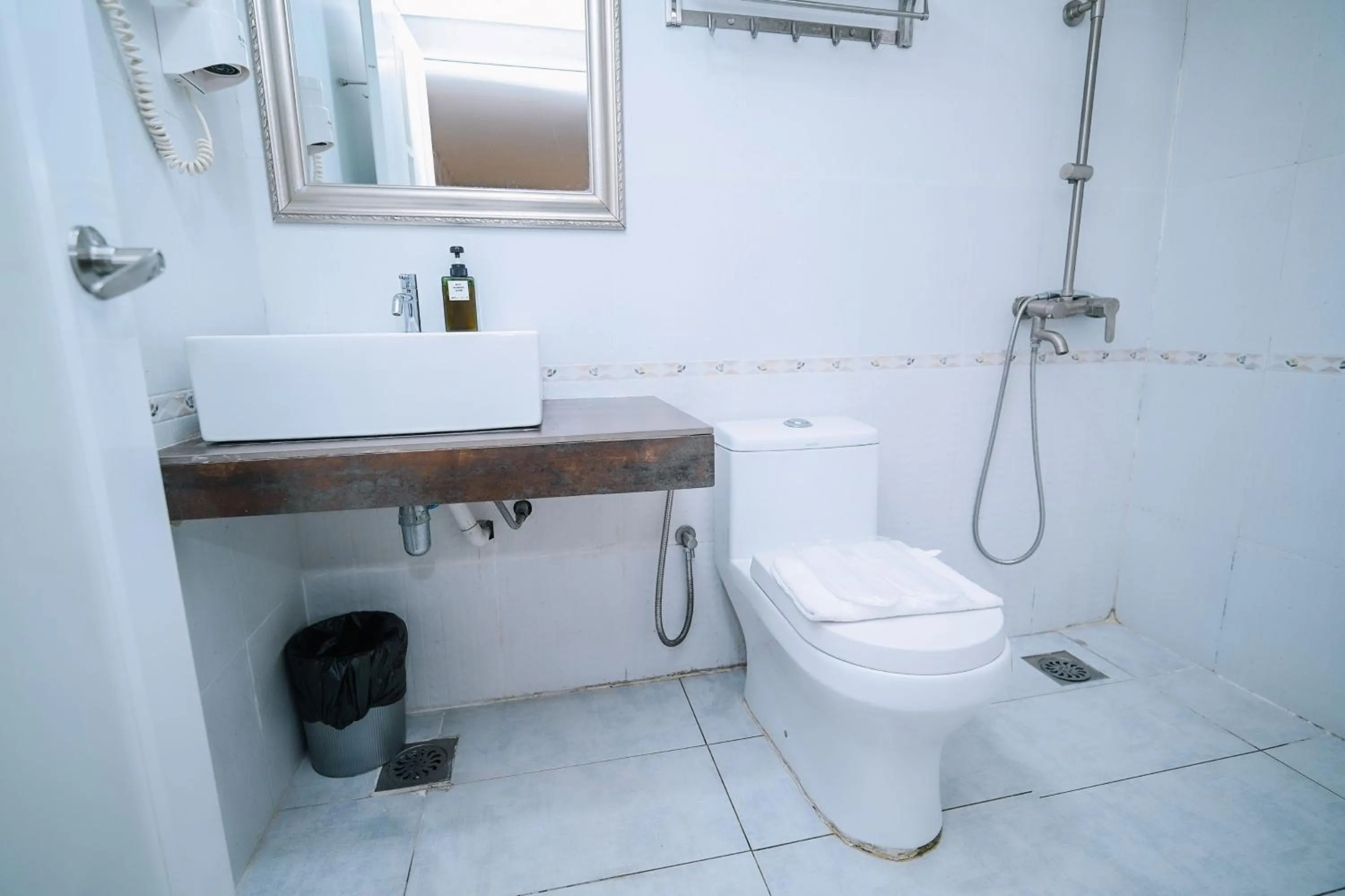 Shower in Swing & Pillows - USJ Taipan