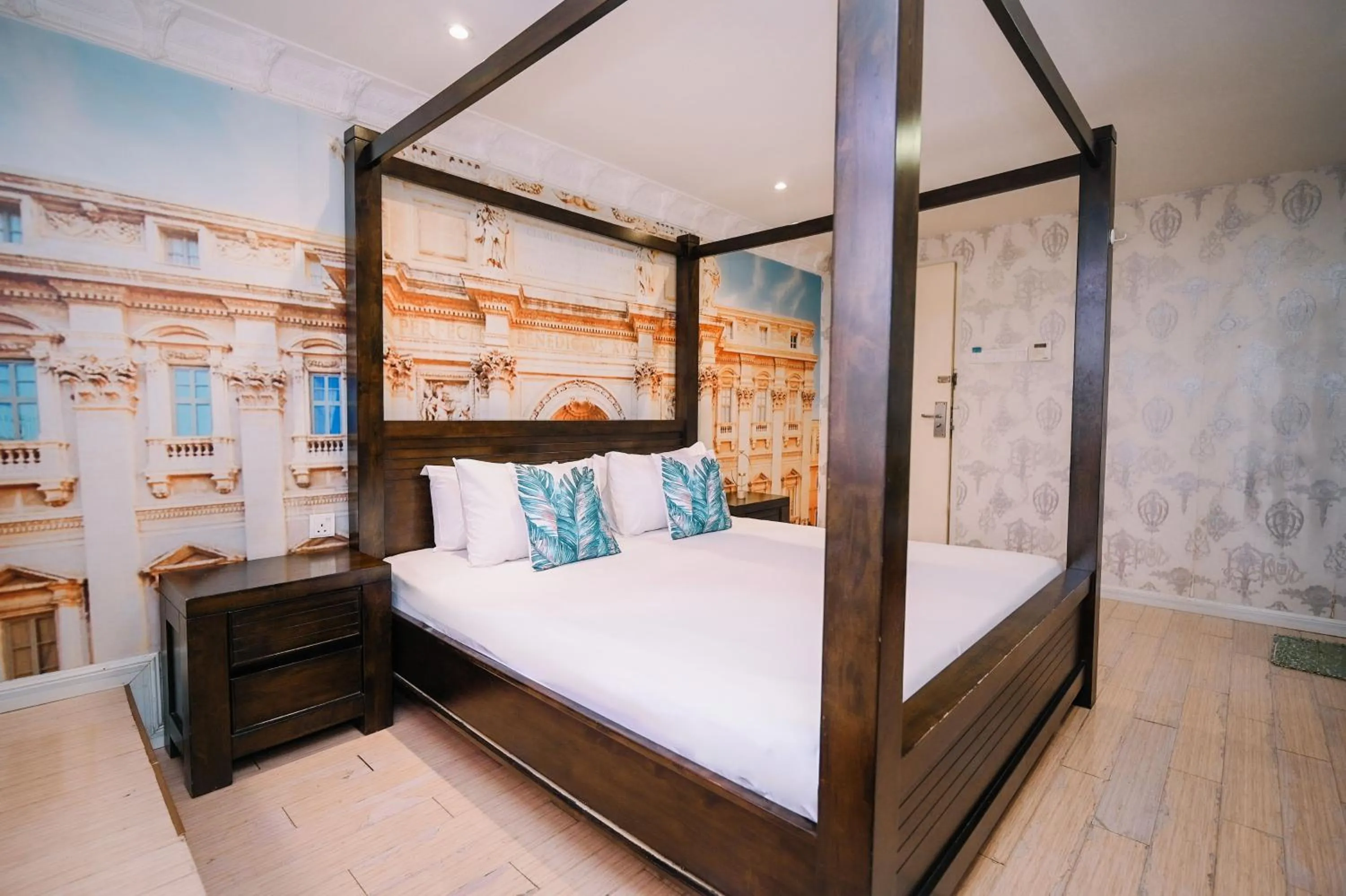 Bed in Swing & Pillows - USJ Taipan