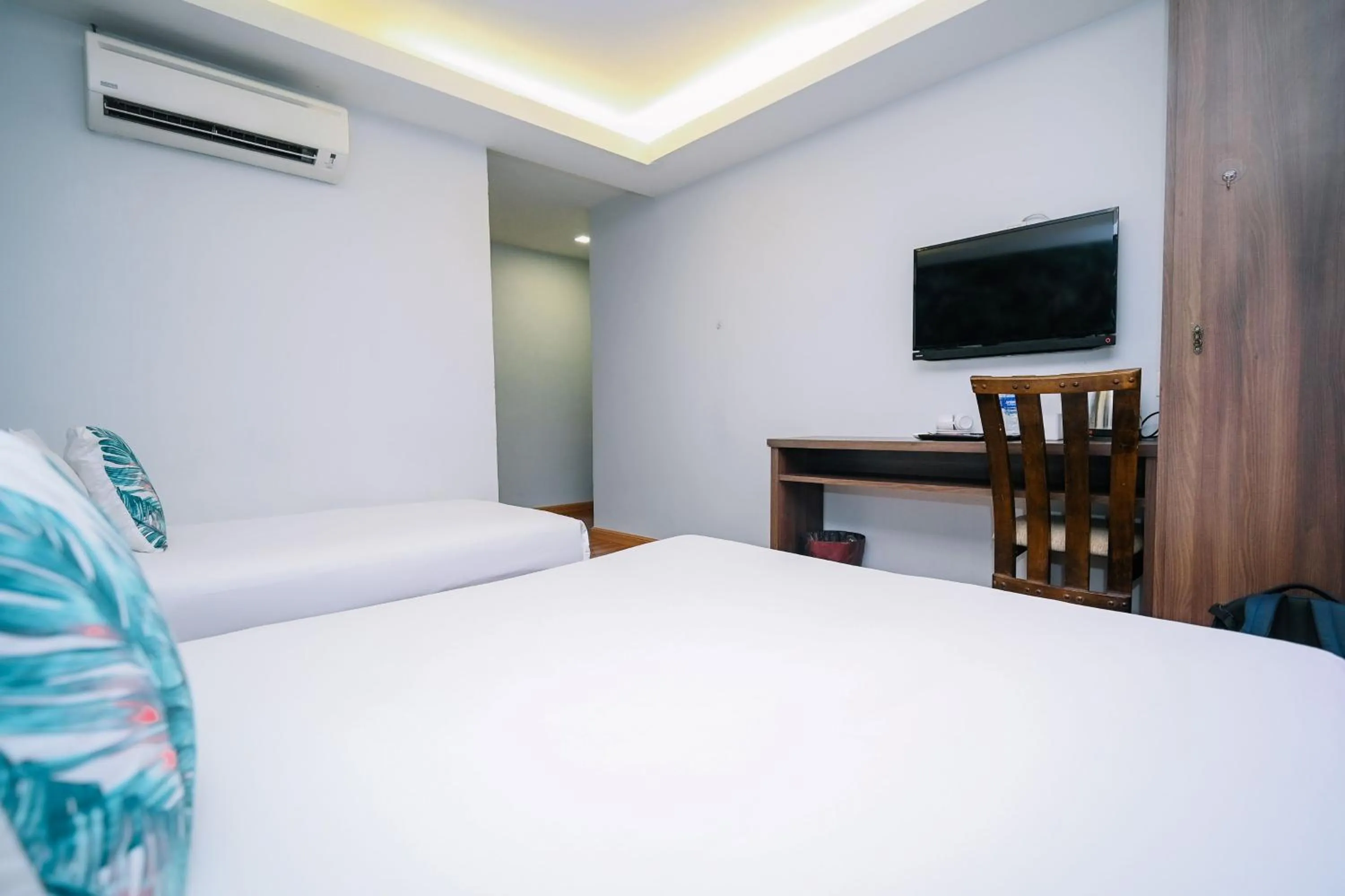 Bed in Swing & Pillows - USJ Taipan