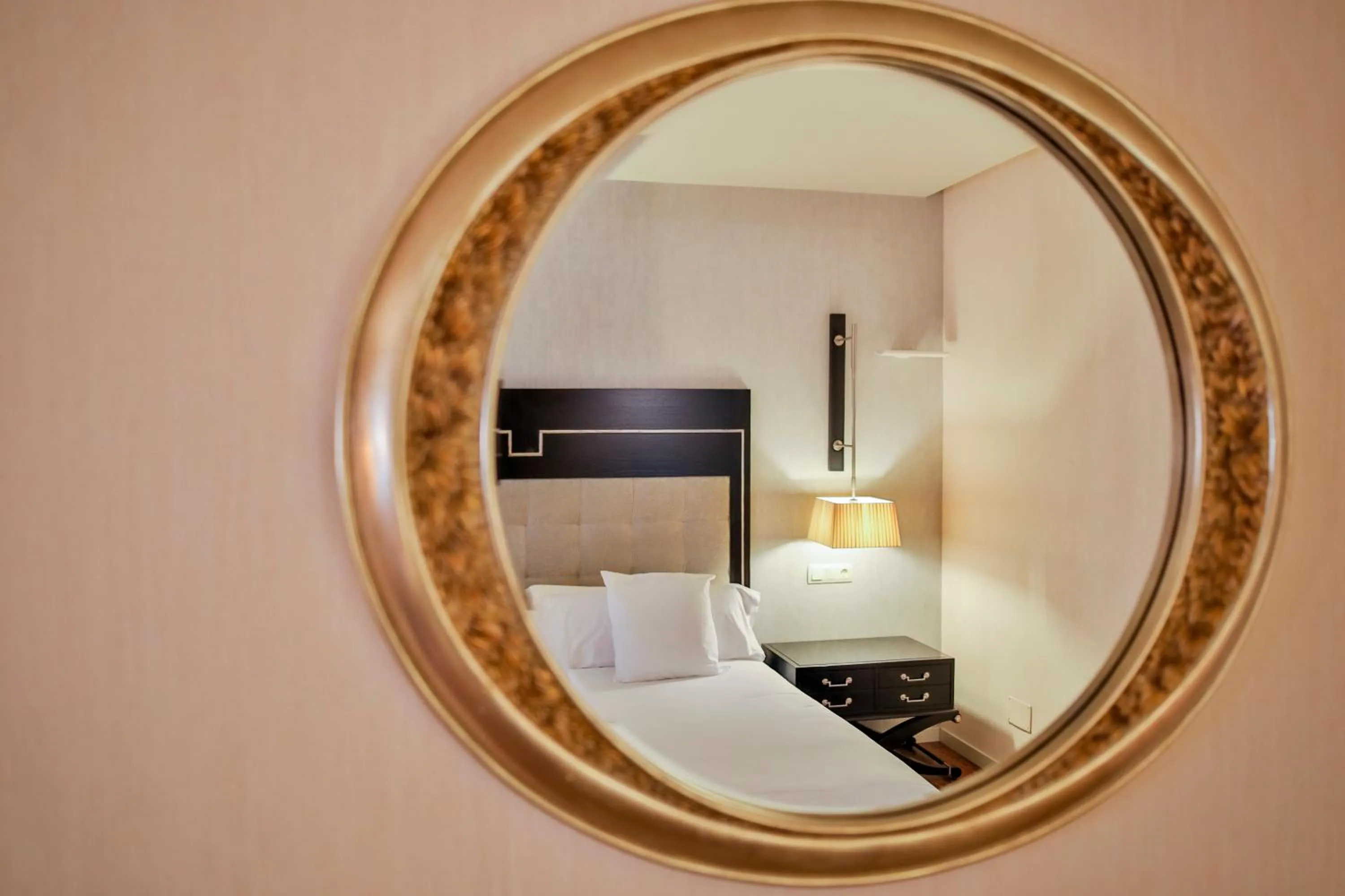 Photo of the whole room, Bed in Hotel 525