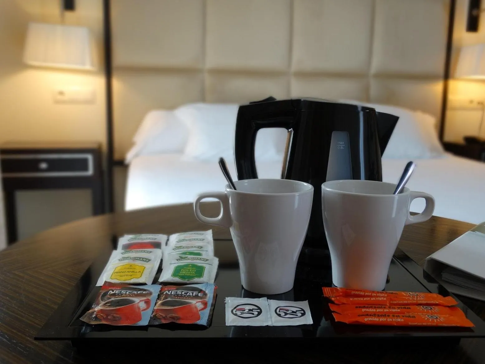 Coffee/tea facilities in Hotel 525