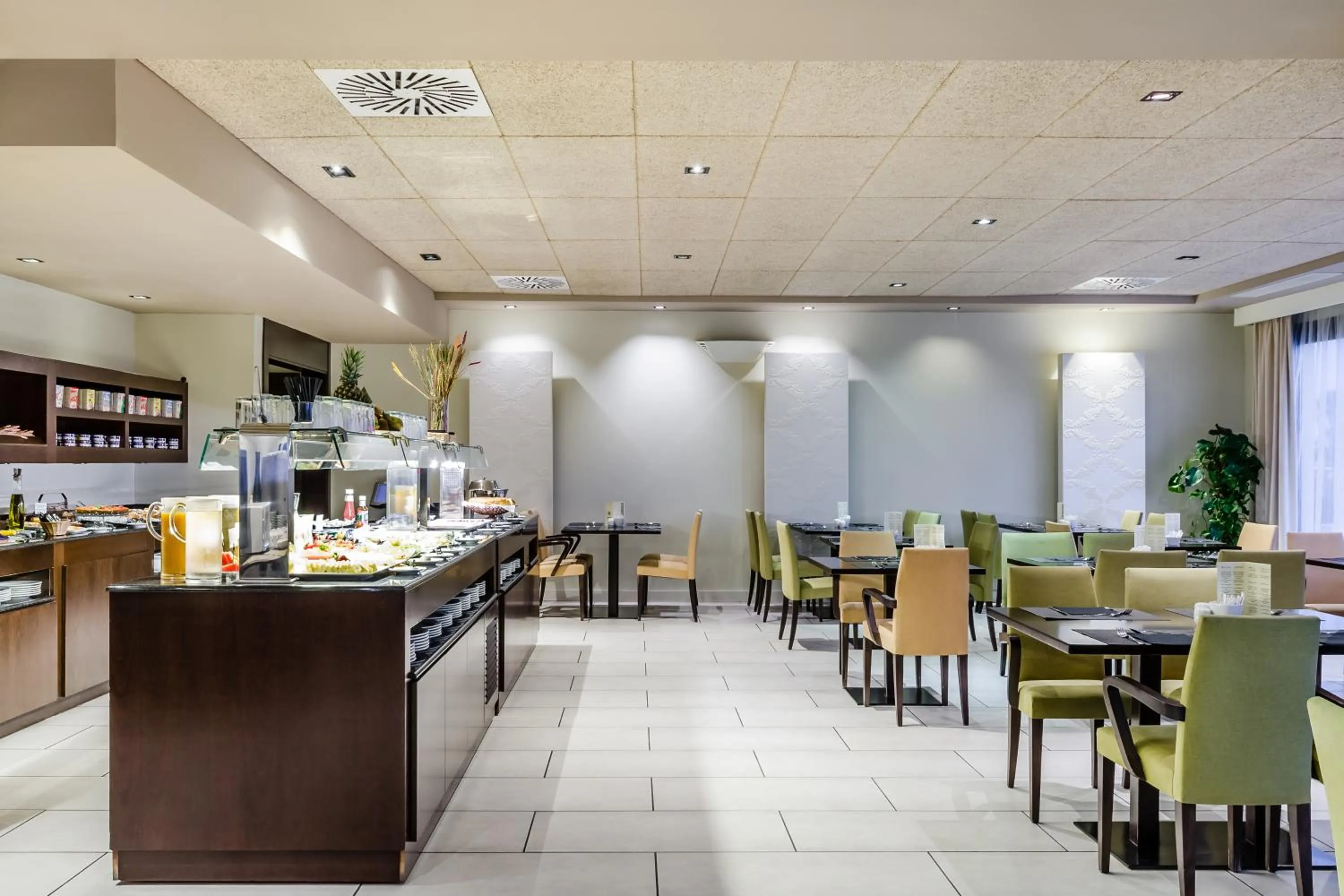 Dining area in Hotel 525