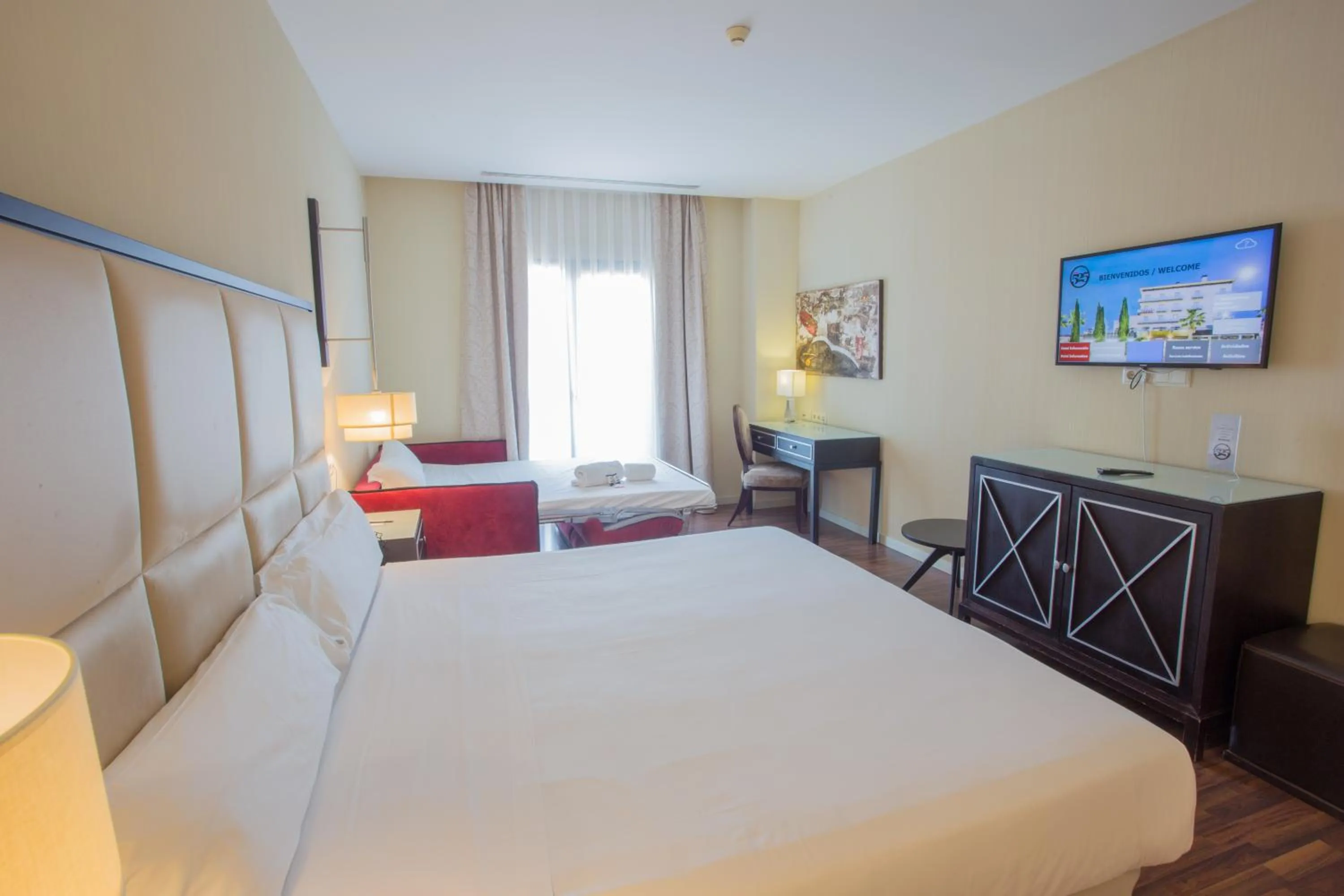 Photo of the whole room, Bed in Hotel 525