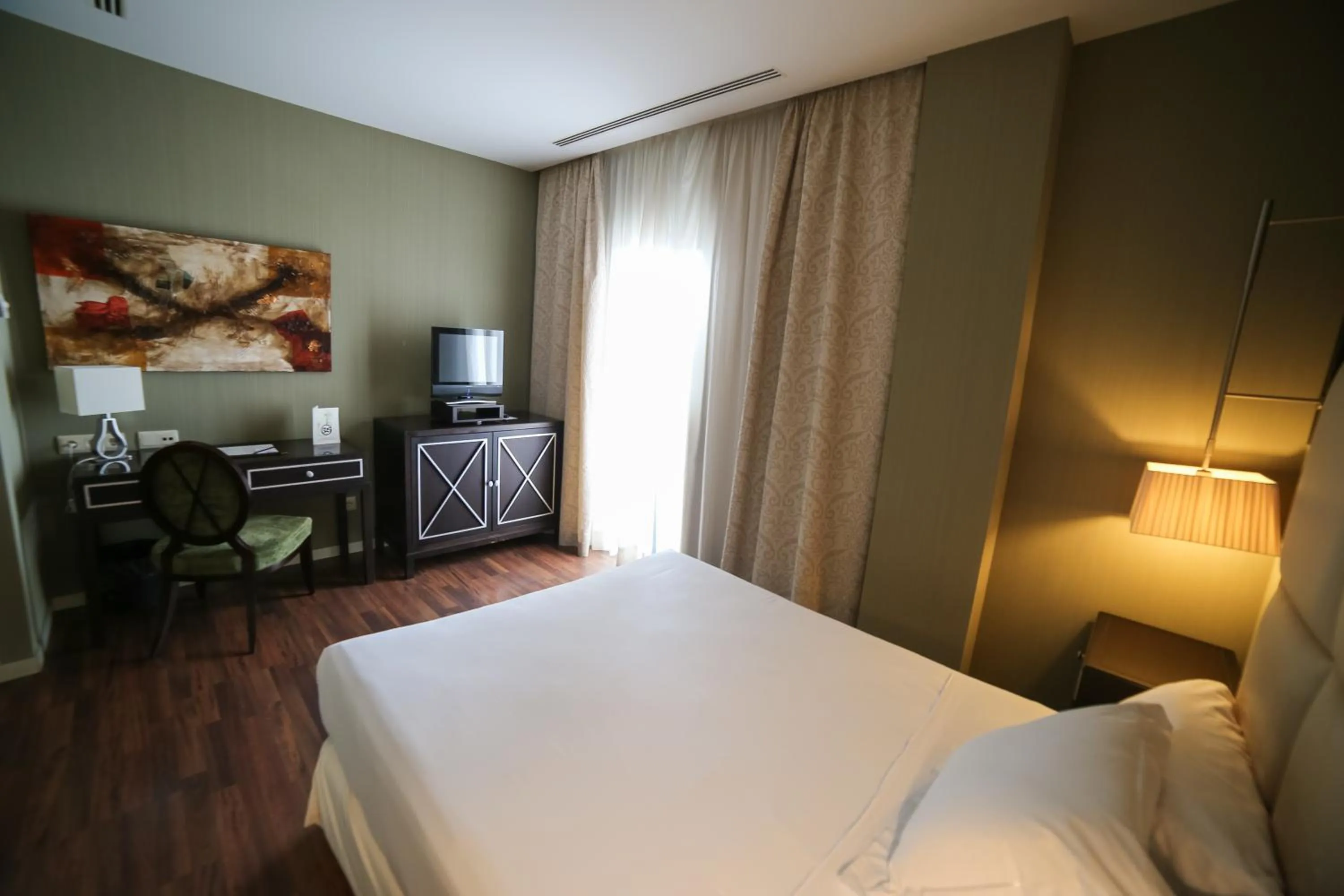 Bedroom, Bed in Hotel 525