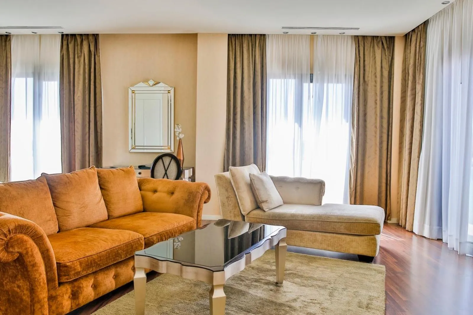 Bedroom in Hotel 525