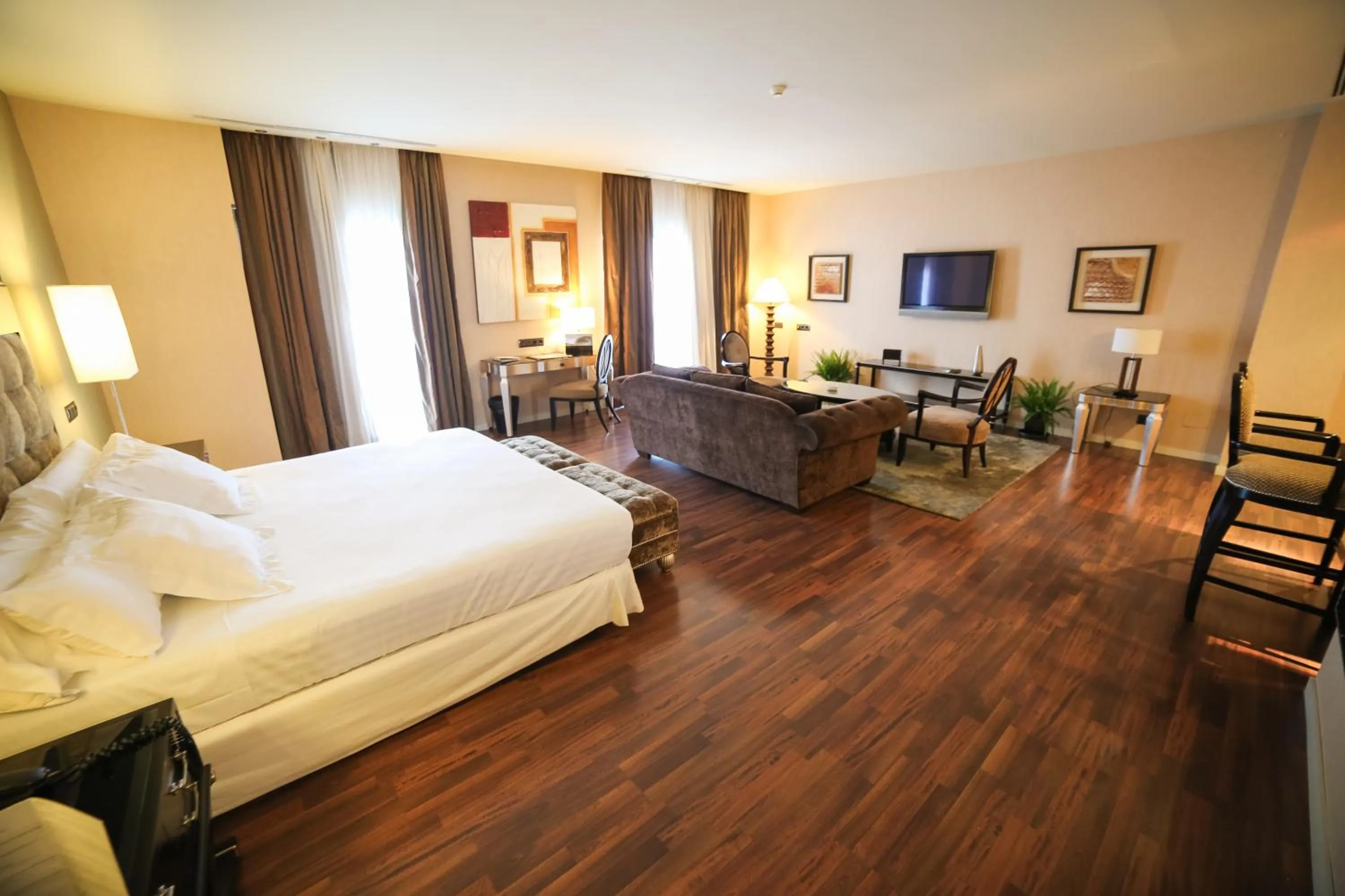 Living room, Bed in Hotel 525