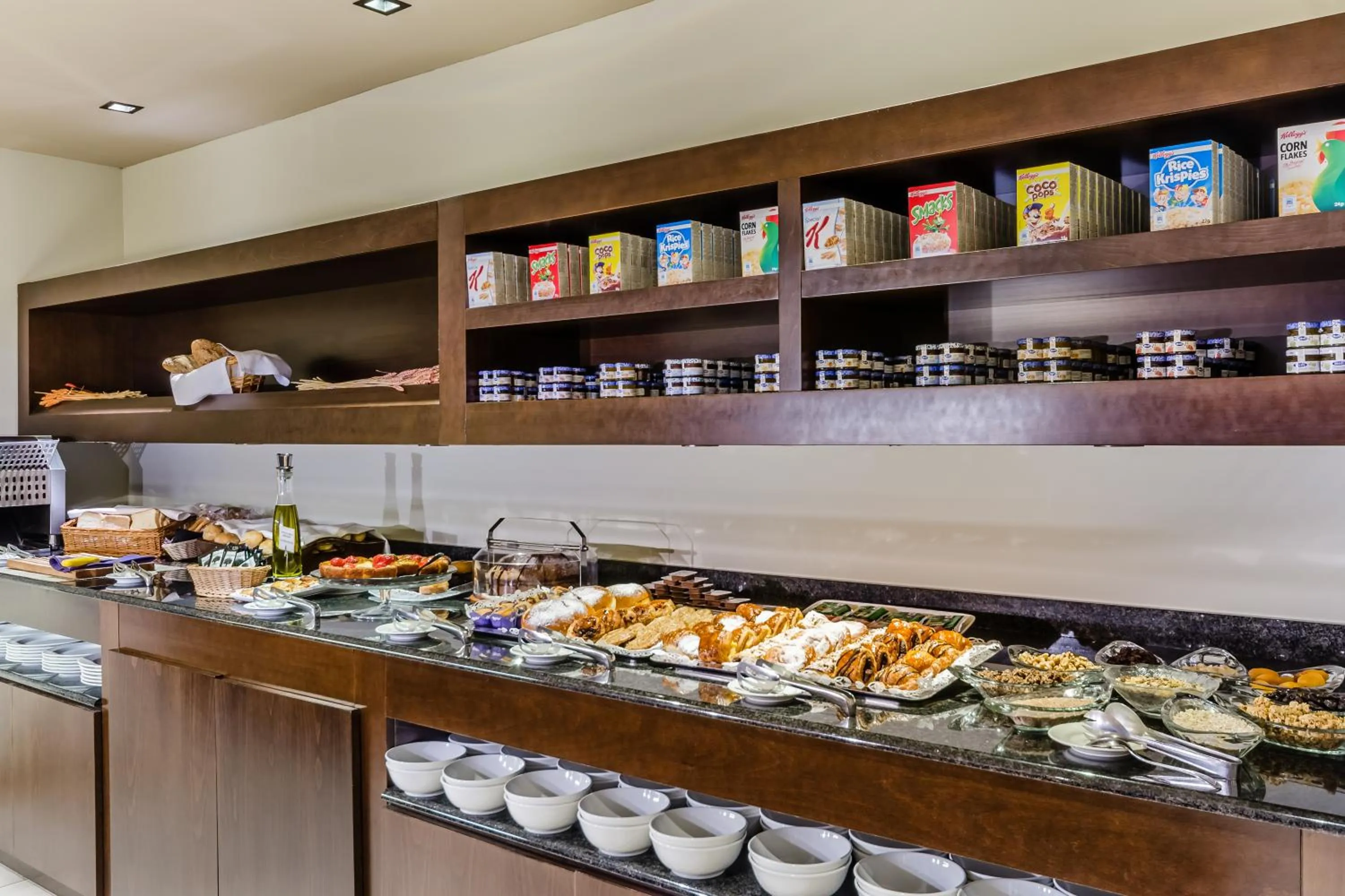 Buffet breakfast in Hotel 525