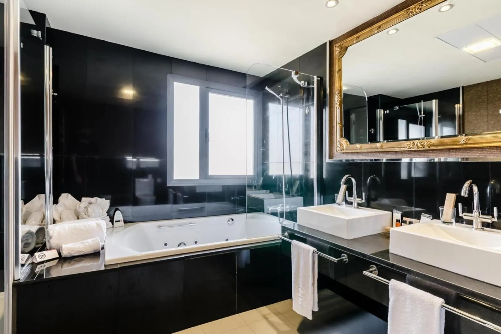 Bathroom in Hotel 525