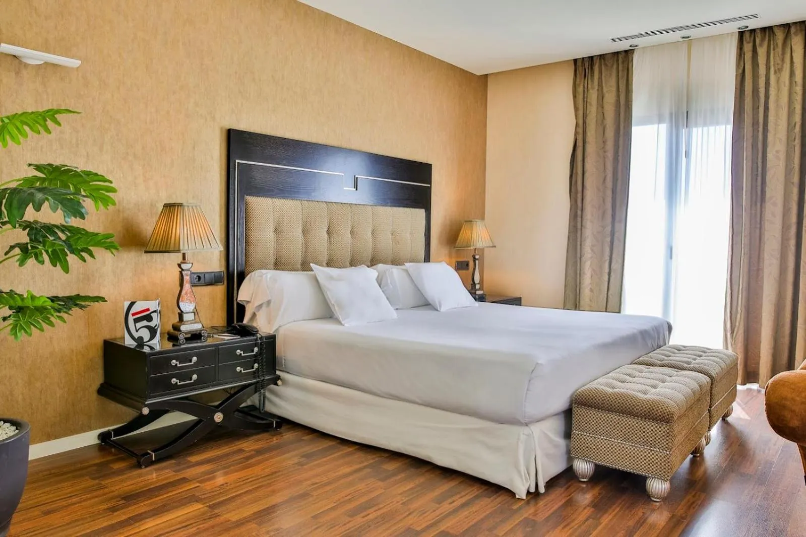 Photo of the whole room, Bed in Hotel 525