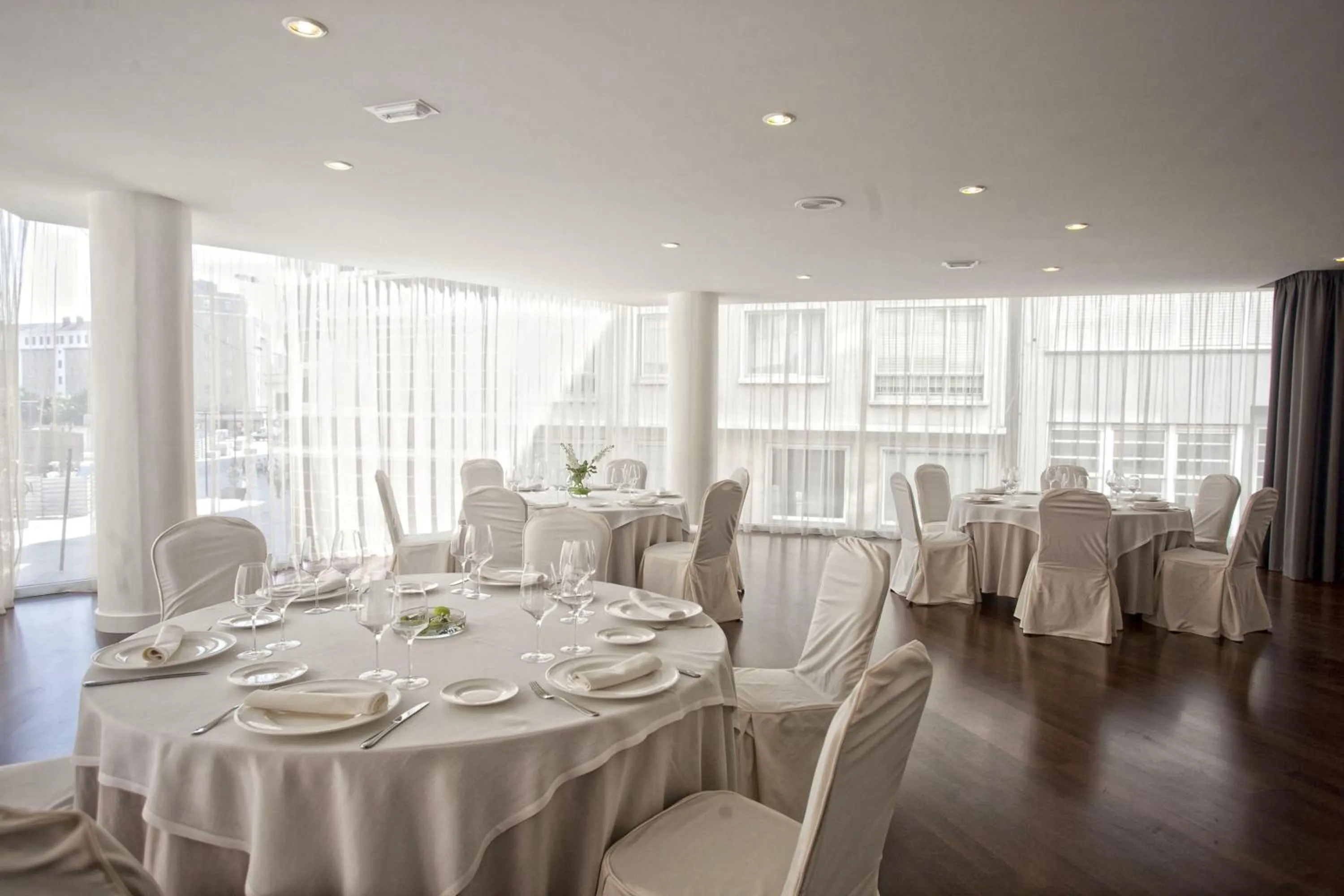 Area and facilities in Hotel Almirante