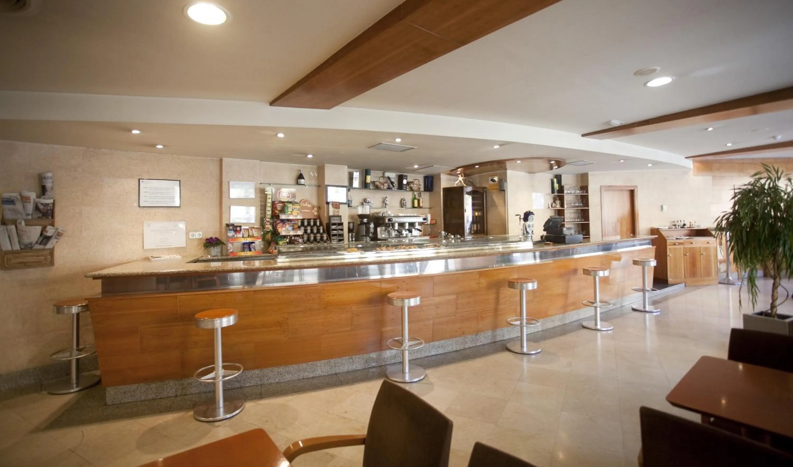 Lounge or bar in Hotel Almirante
