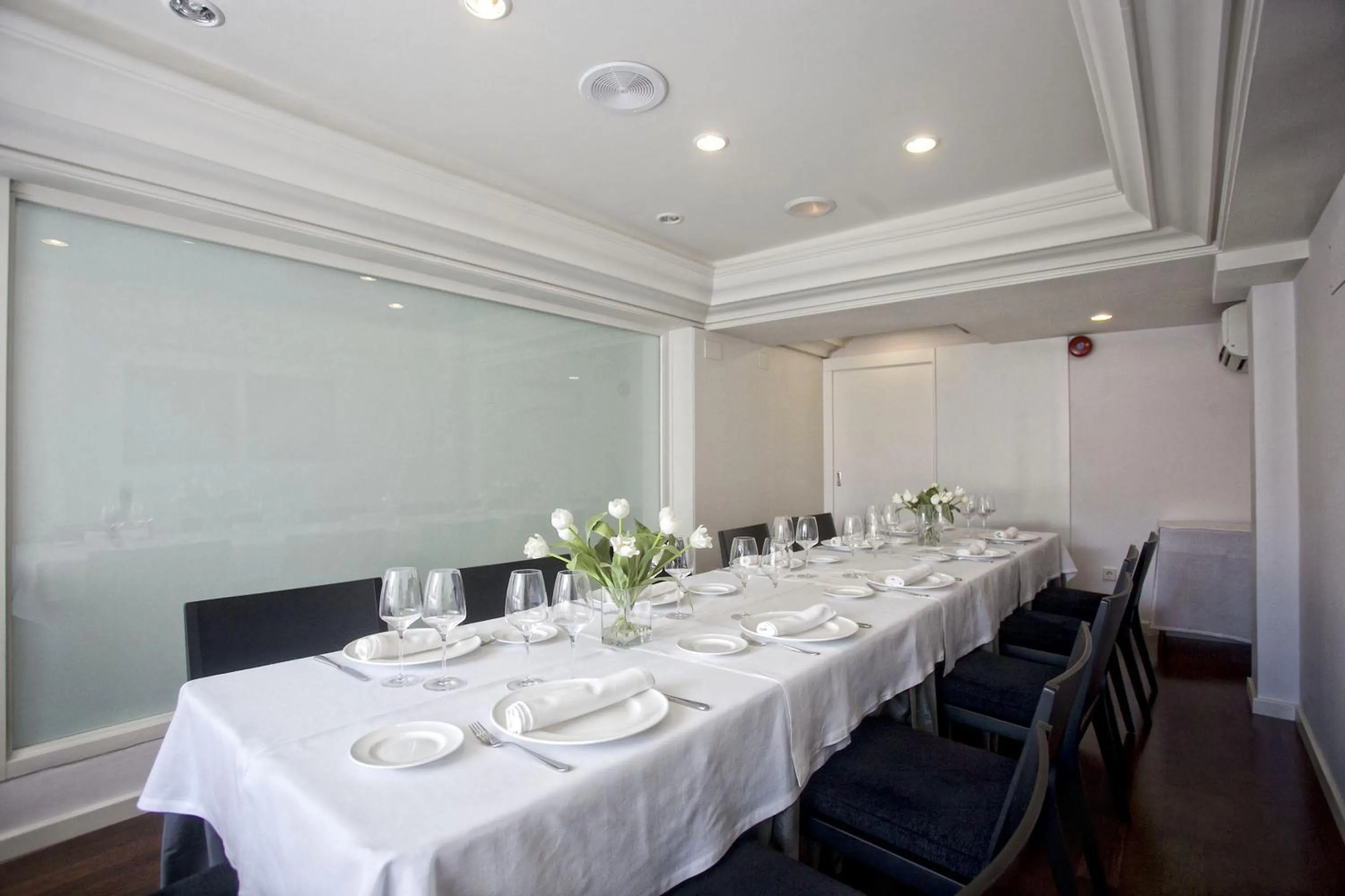 Area and facilities in Hotel Almirante