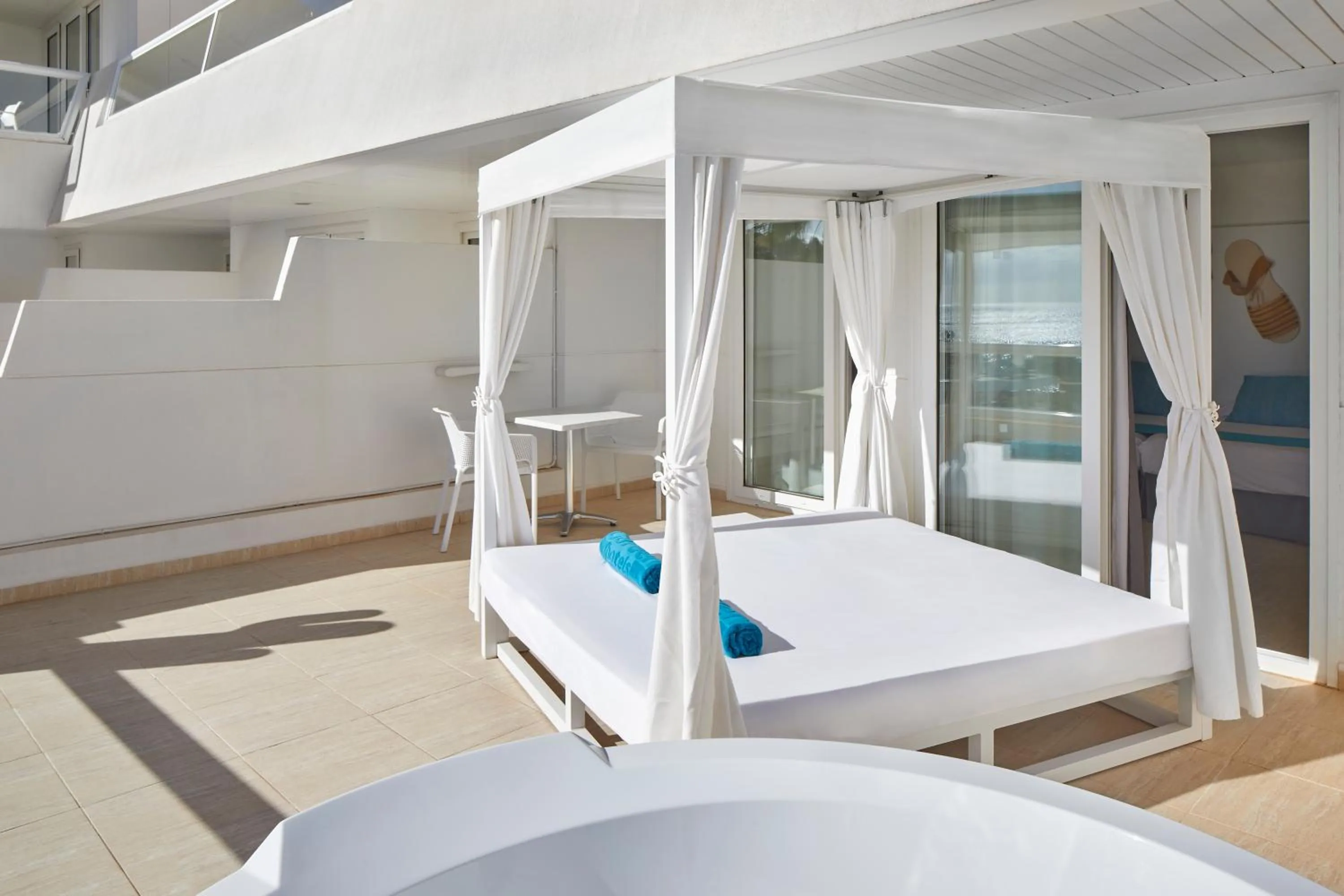 Balcony/Terrace, Bed in Aparthotel Tropic Garden