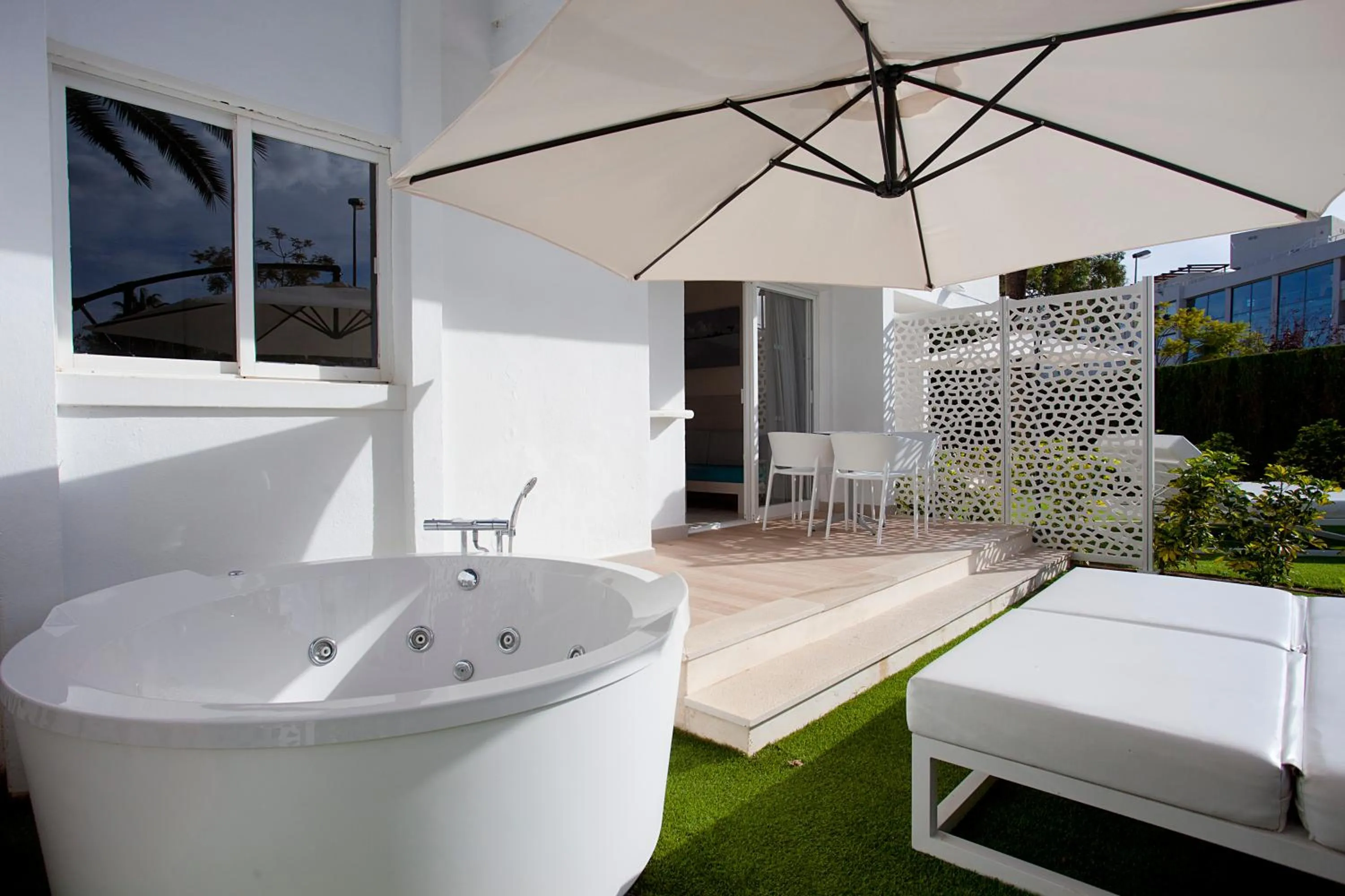 Hot Tub in Palm Garden