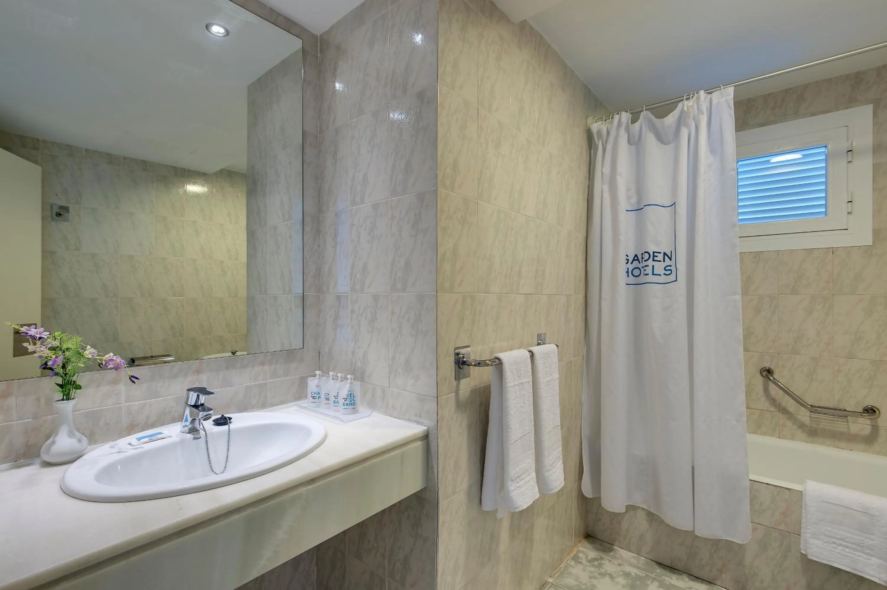 Bathroom in Palm Garden