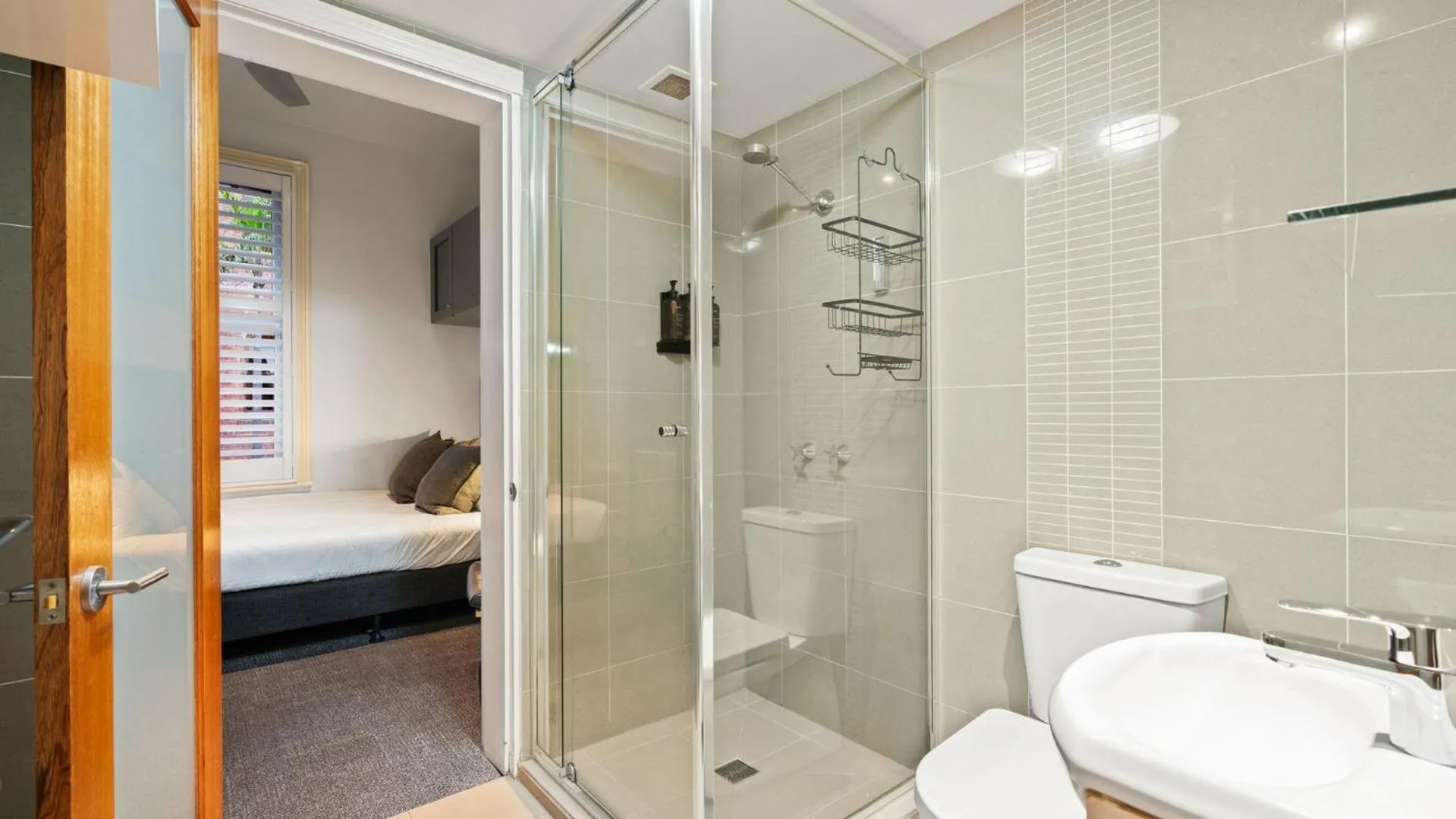 Bathroom in Gordon House Apartments