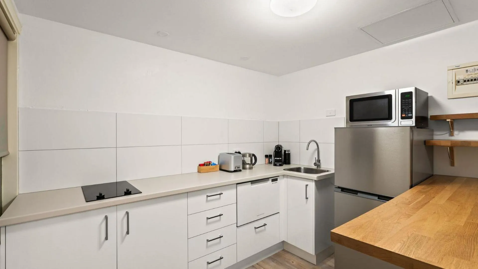 Kitchen or kitchenette in Gordon House Apartments