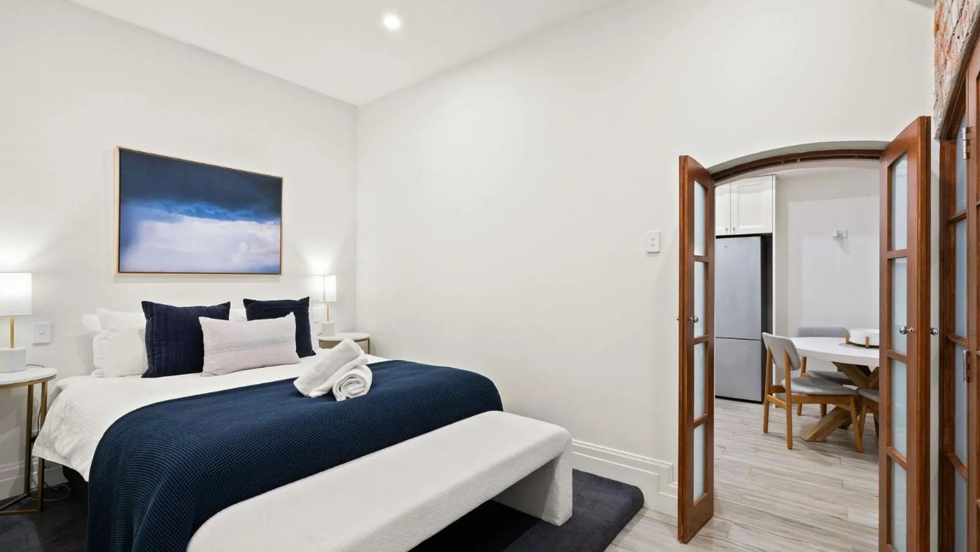 Bedroom, Bed in Gordon House Apartments