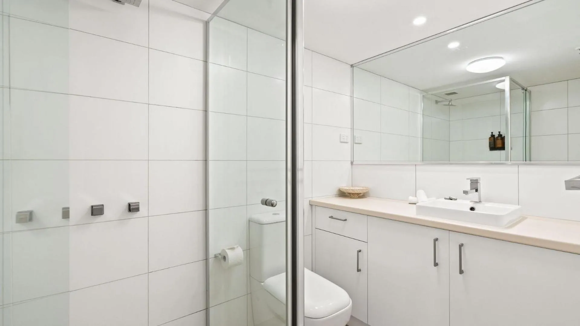 Bathroom in Gordon House Apartments