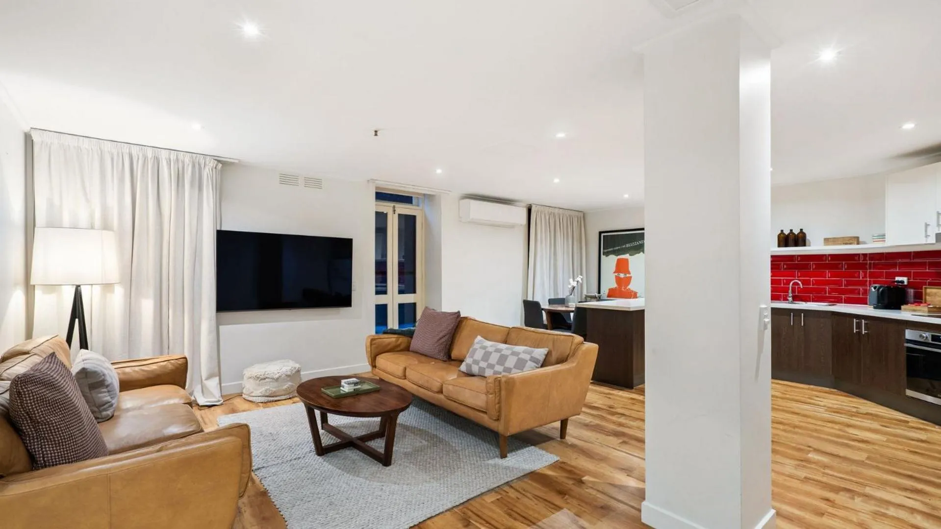 TV and multimedia in Gordon House Apartments