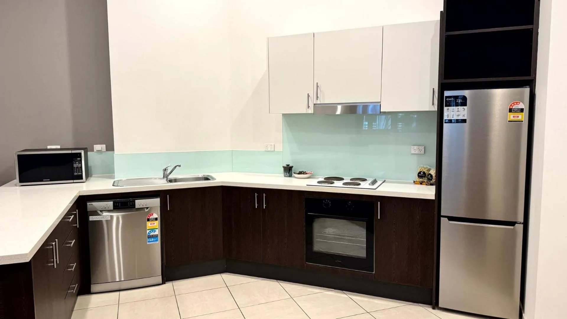 Kitchen or kitchenette in Gordon House Apartments