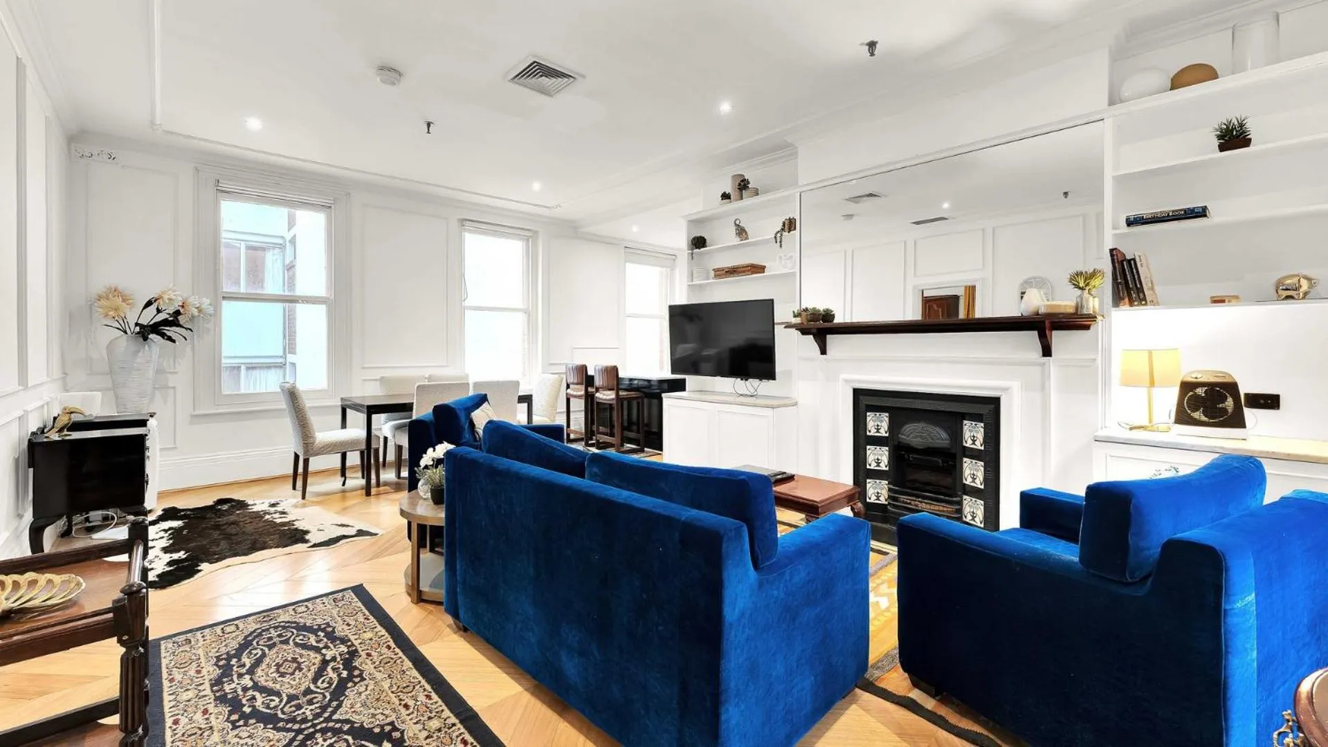 Living room in Gordon House Apartments