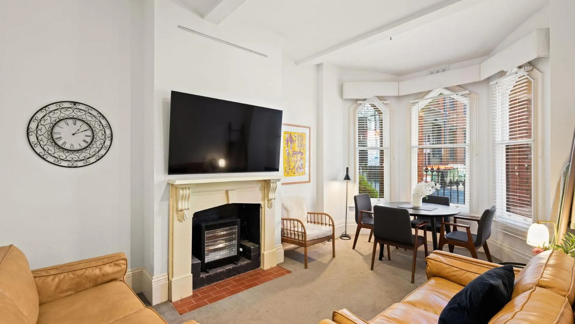 TV and multimedia in Gordon House Apartments