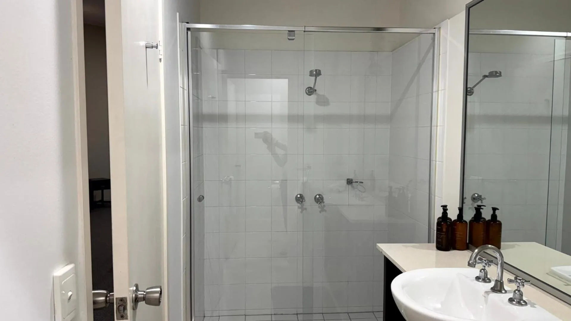 Bathroom in Gordon House Apartments