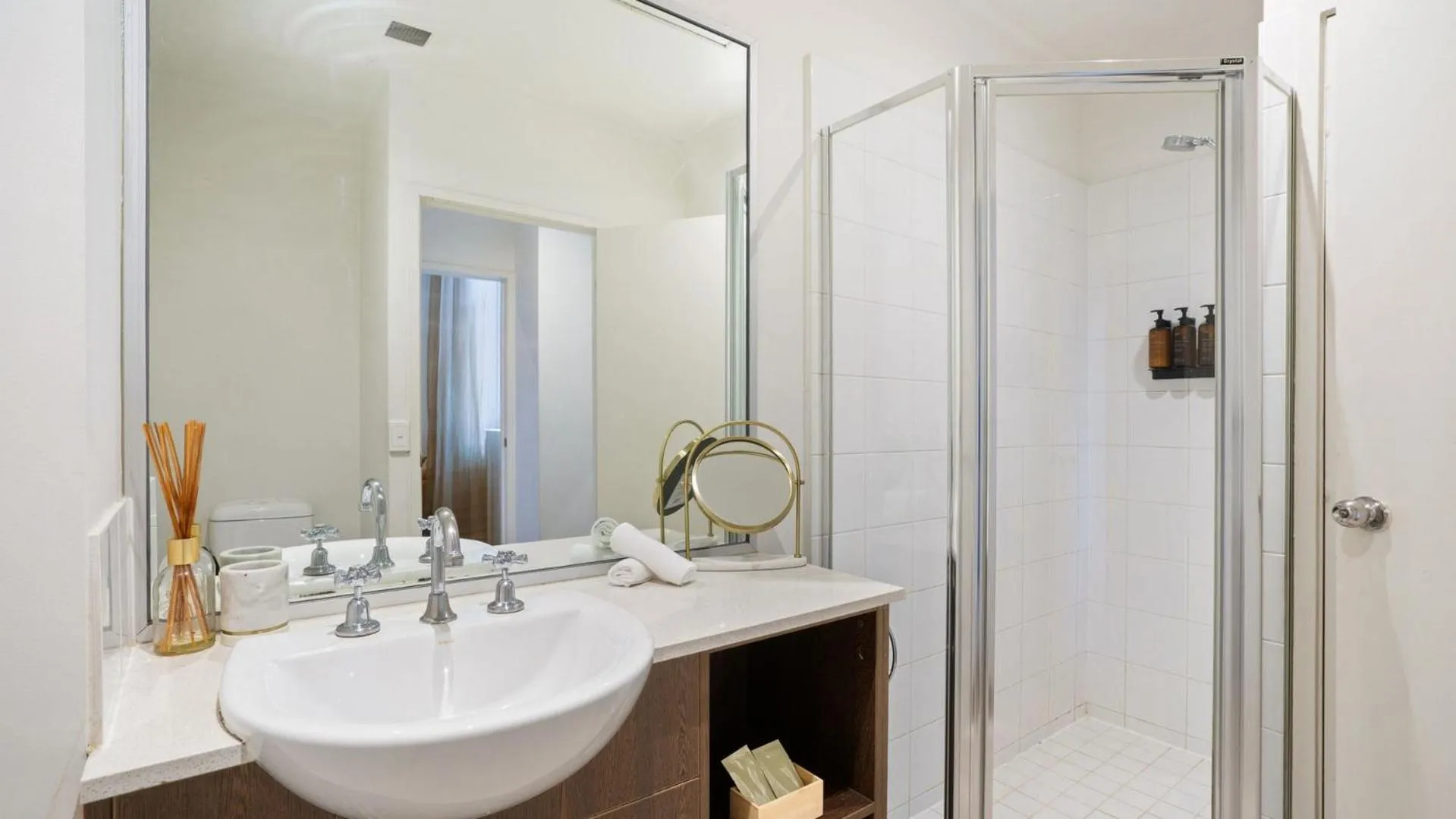 Bathroom in Gordon House Apartments
