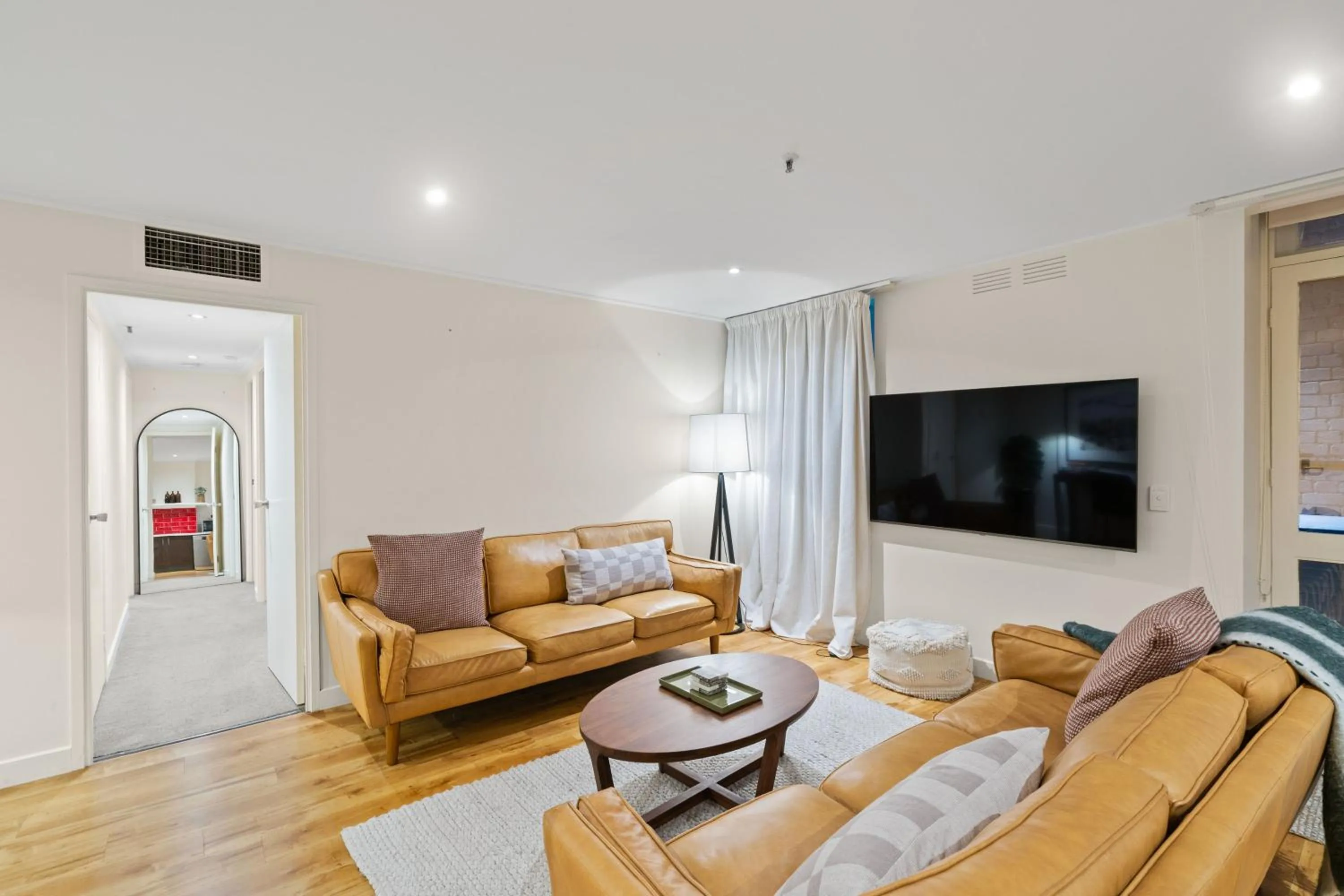 Living room in Gordon House Apartments