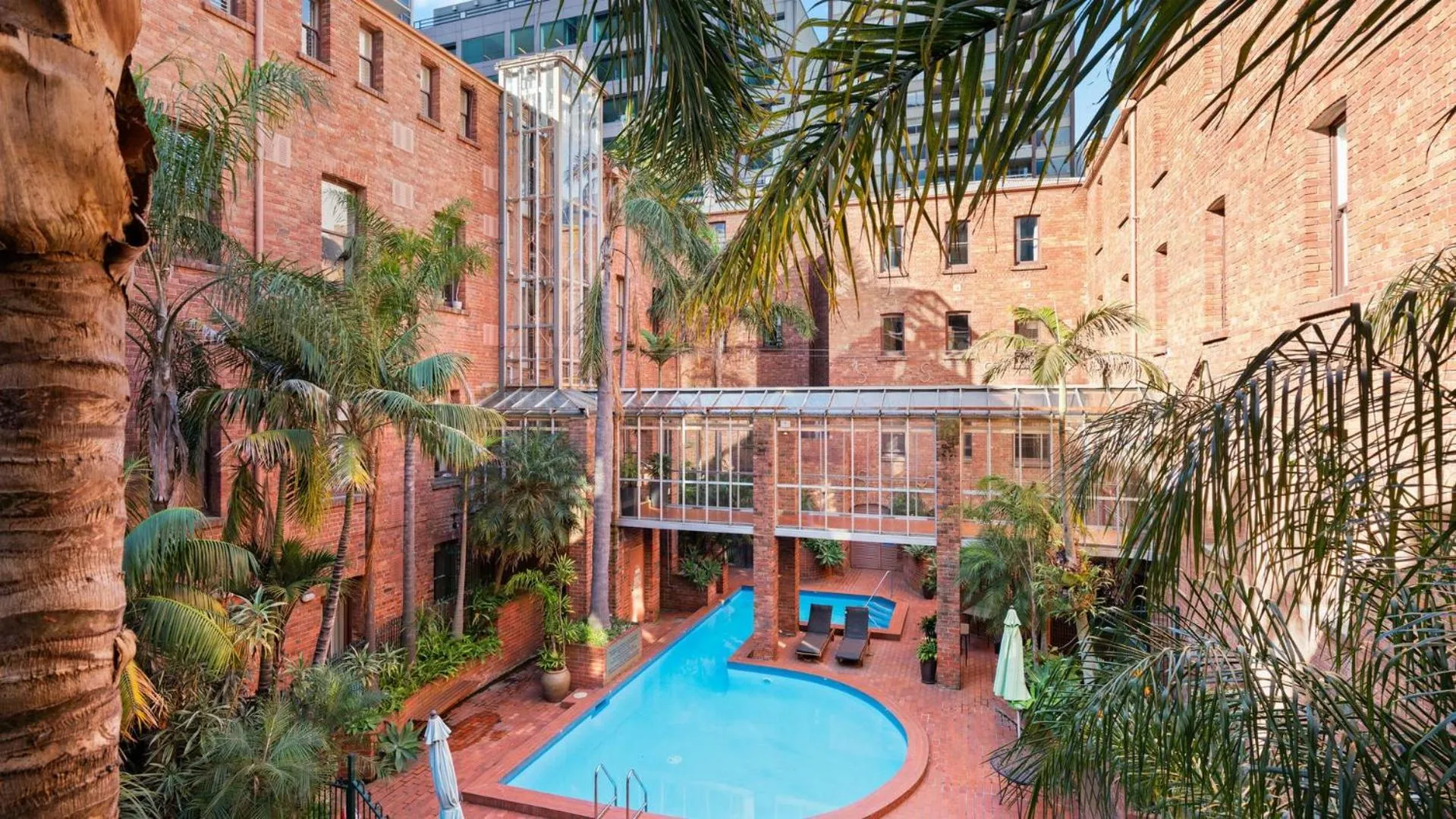 Property building in Gordon House Apartments