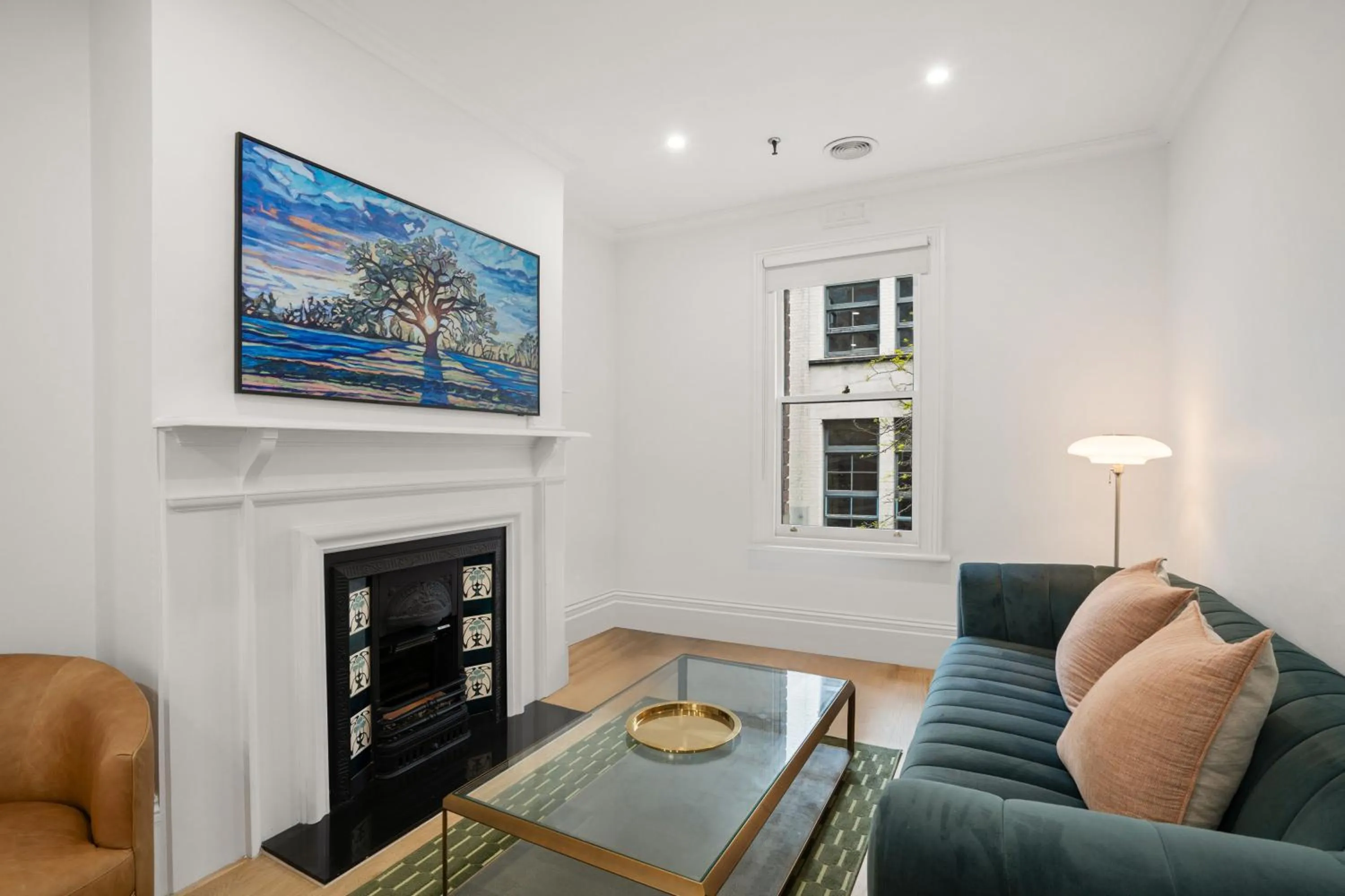 Living room in Gordon House Apartments
