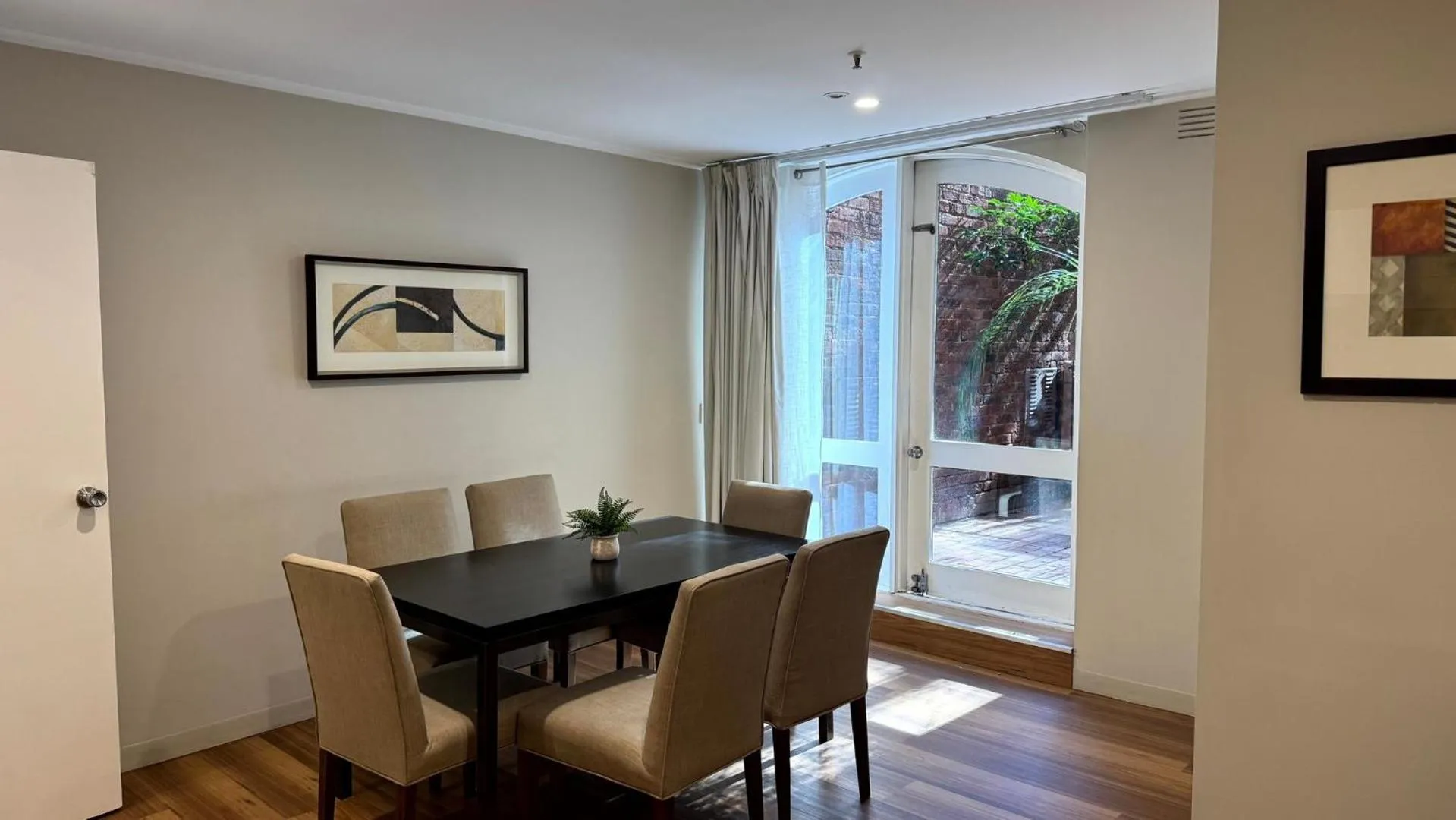 Dining area in Gordon House Apartments