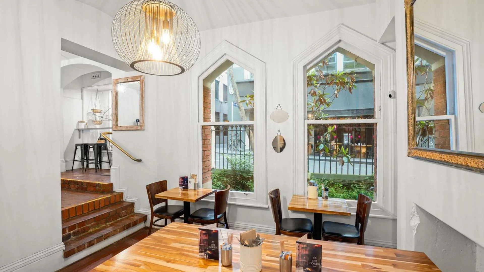 Restaurant/places to eat in Gordon House Apartments