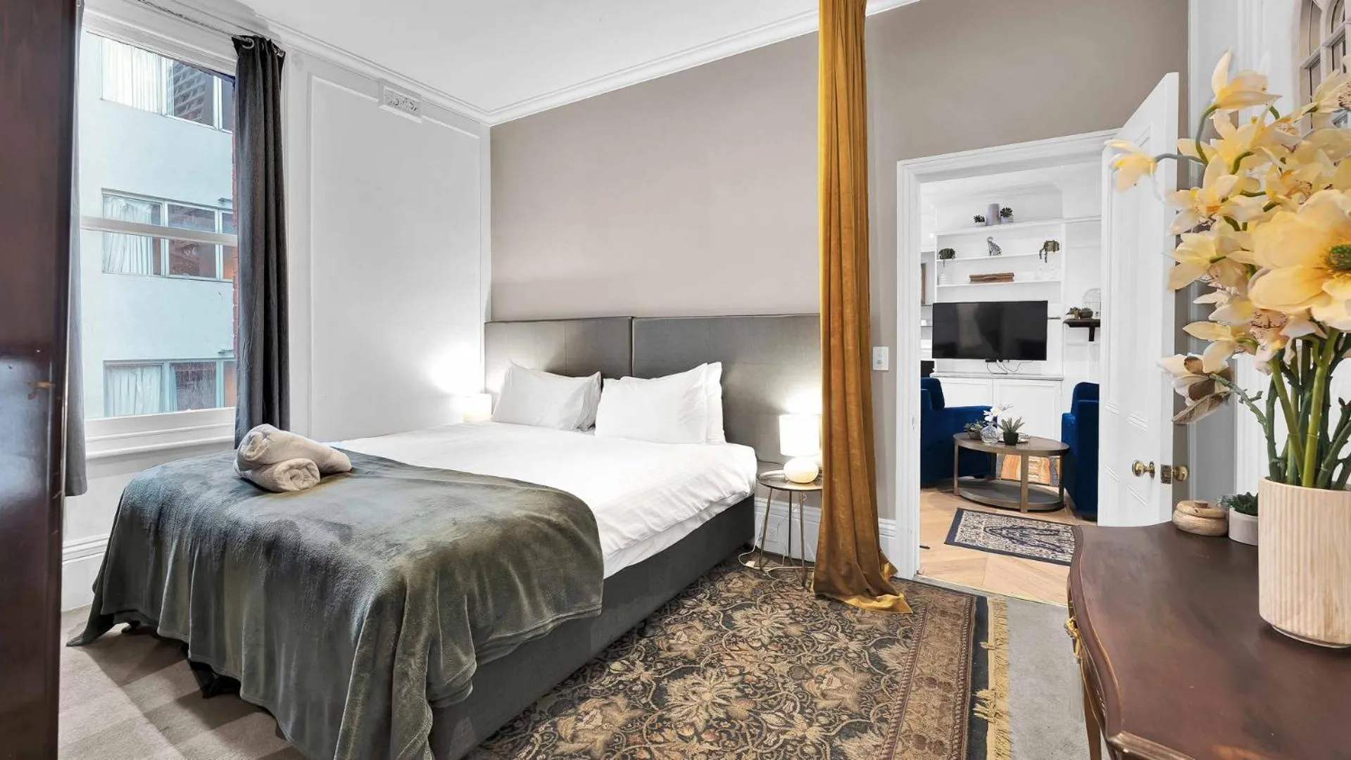 Bedroom, Bed in Gordon House Apartments