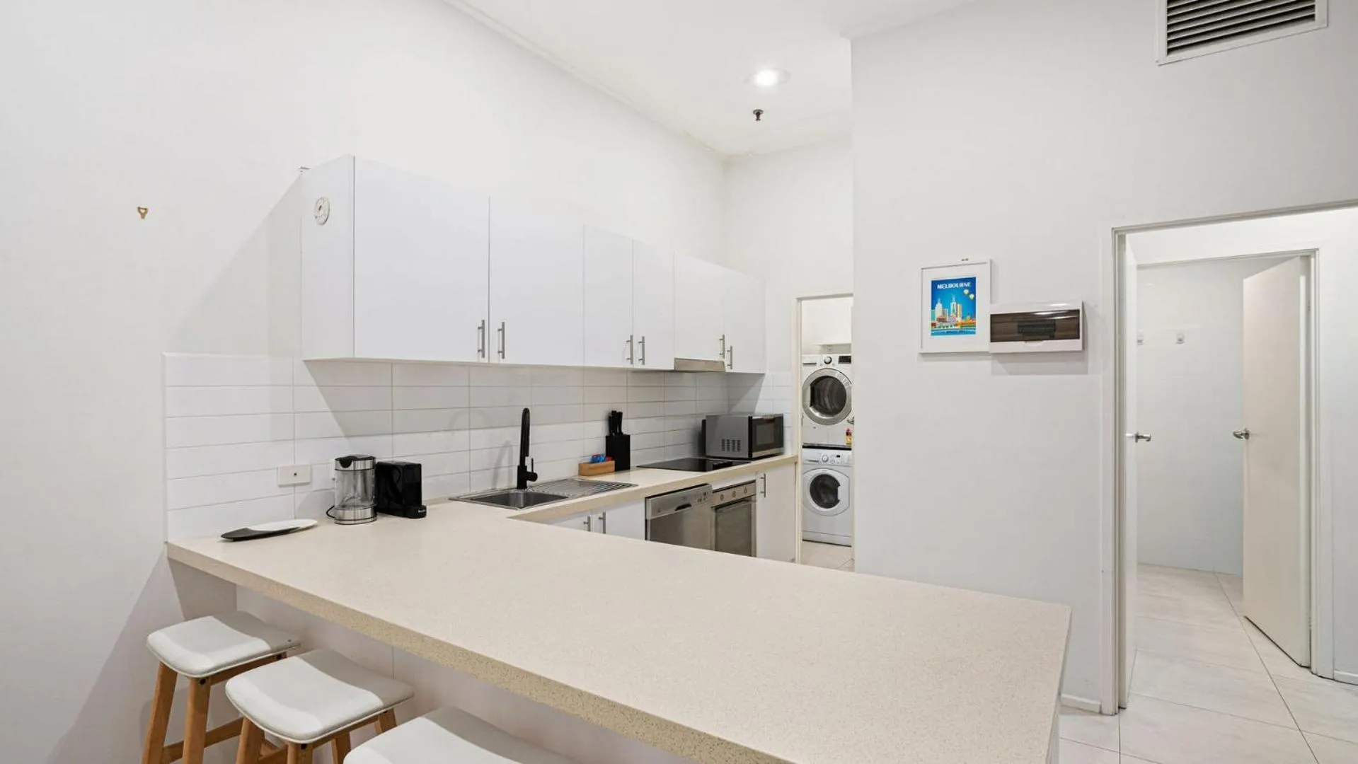 Kitchen or kitchenette in Gordon House Apartments
