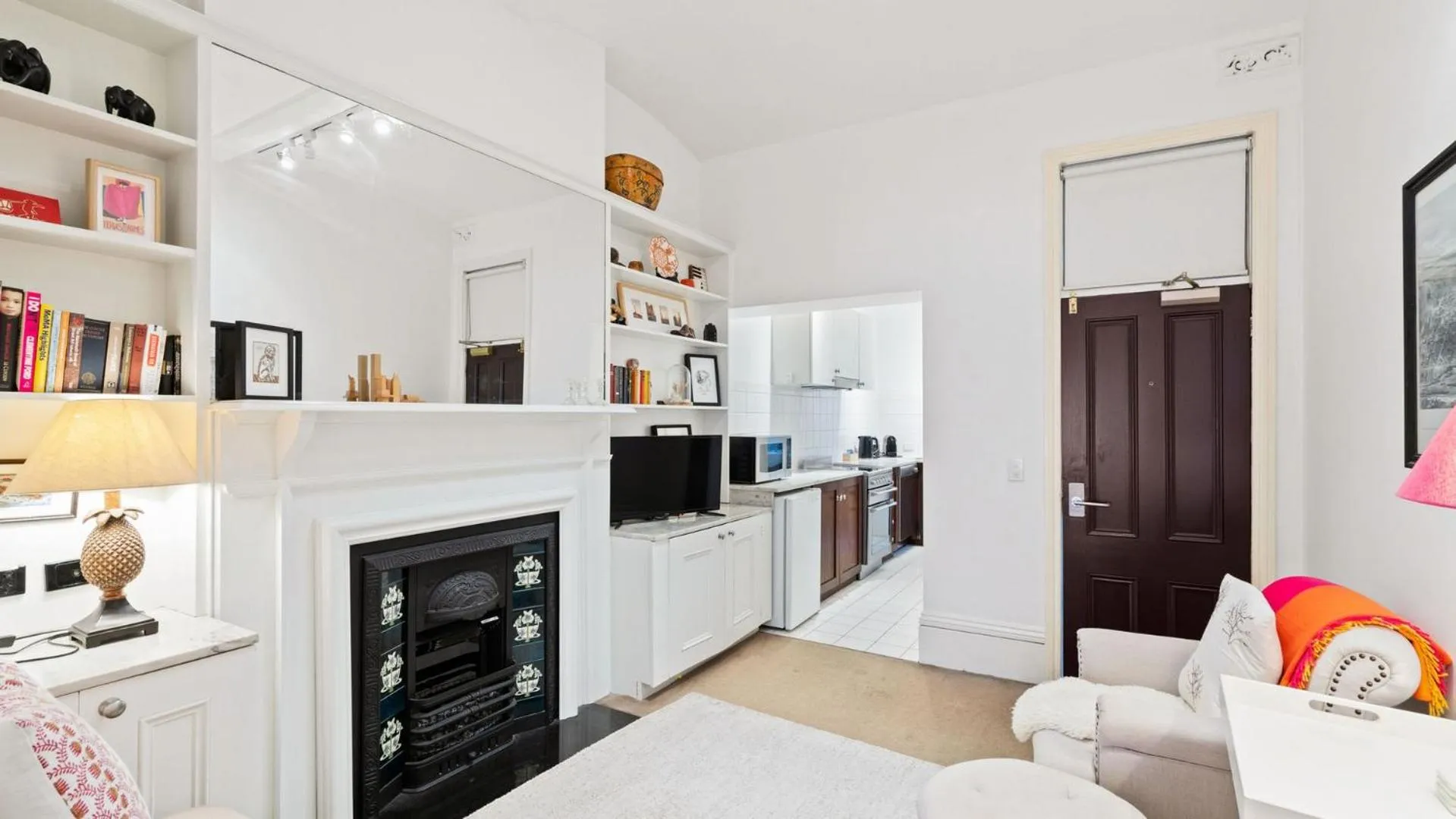 Living room in Gordon House Apartments