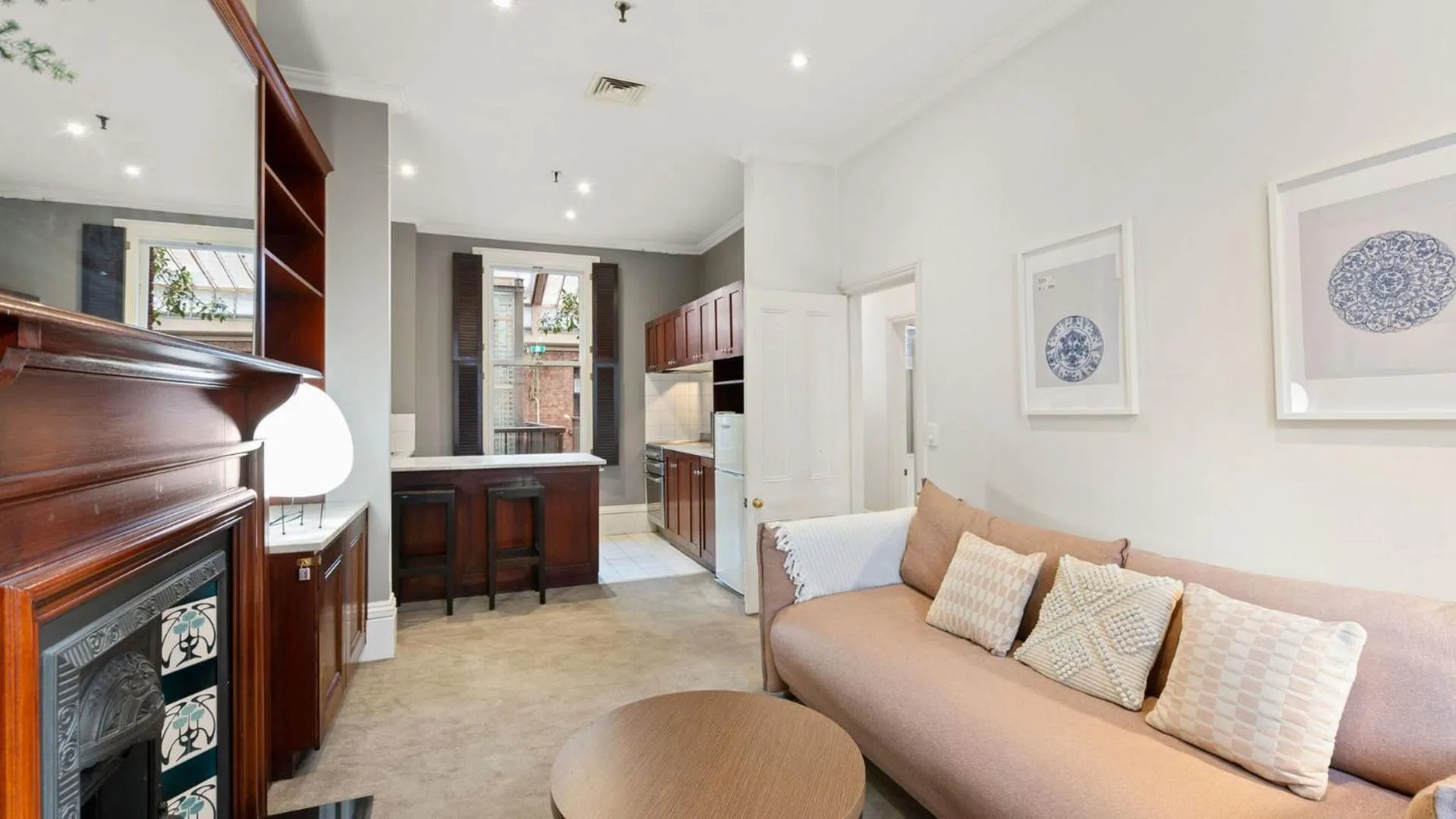 Living room in Gordon House Apartments