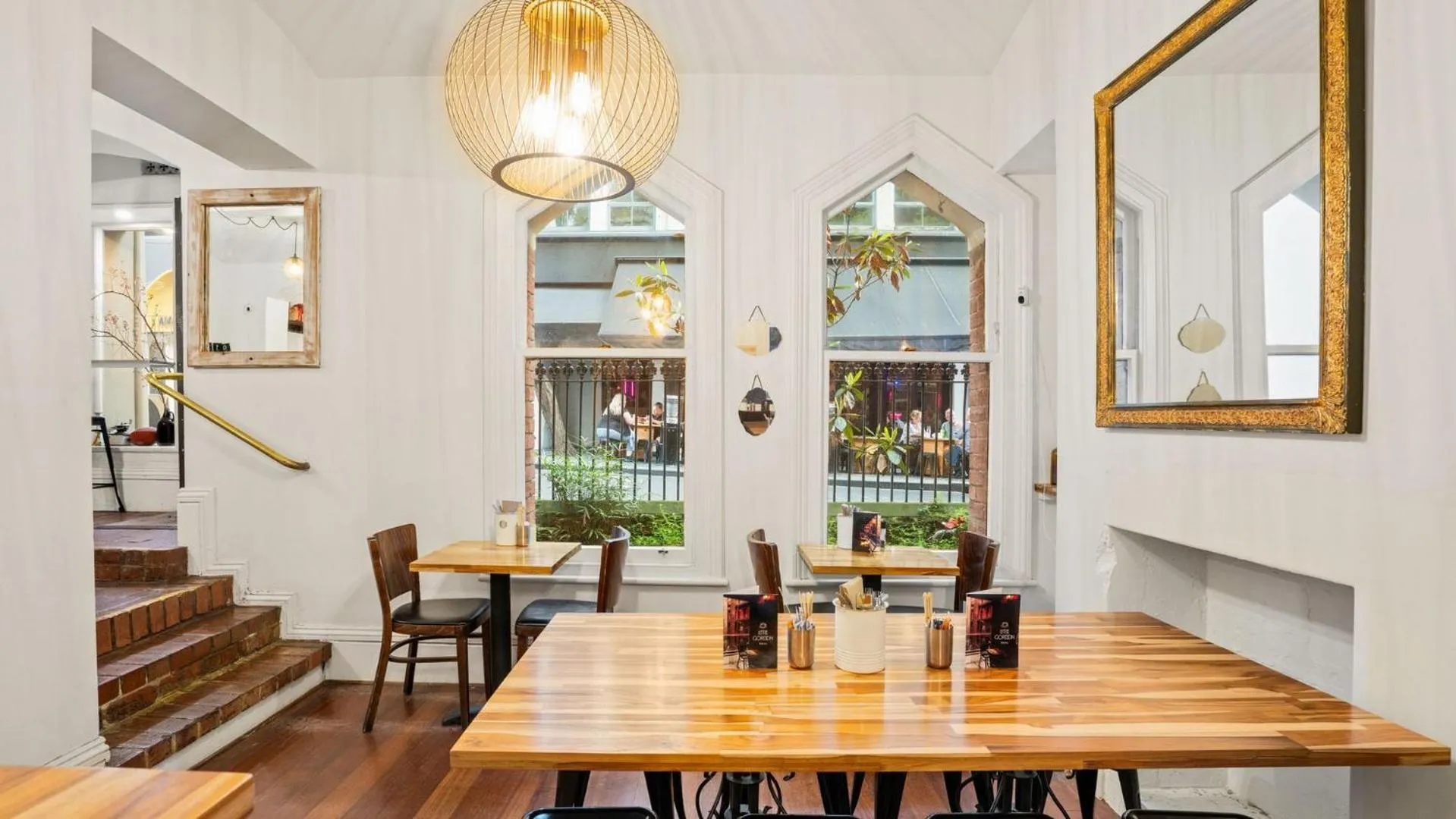 Restaurant/places to eat in Gordon House Apartments