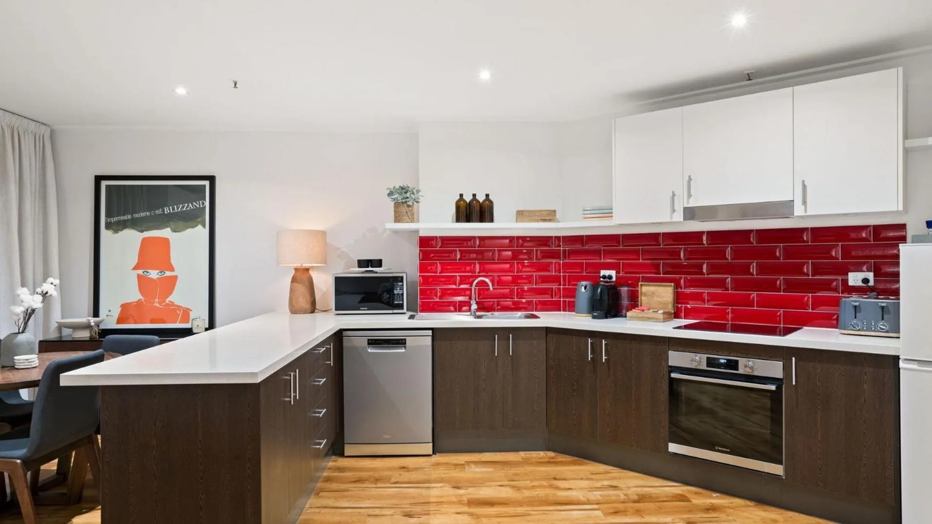 Kitchen or kitchenette in Gordon House Apartments