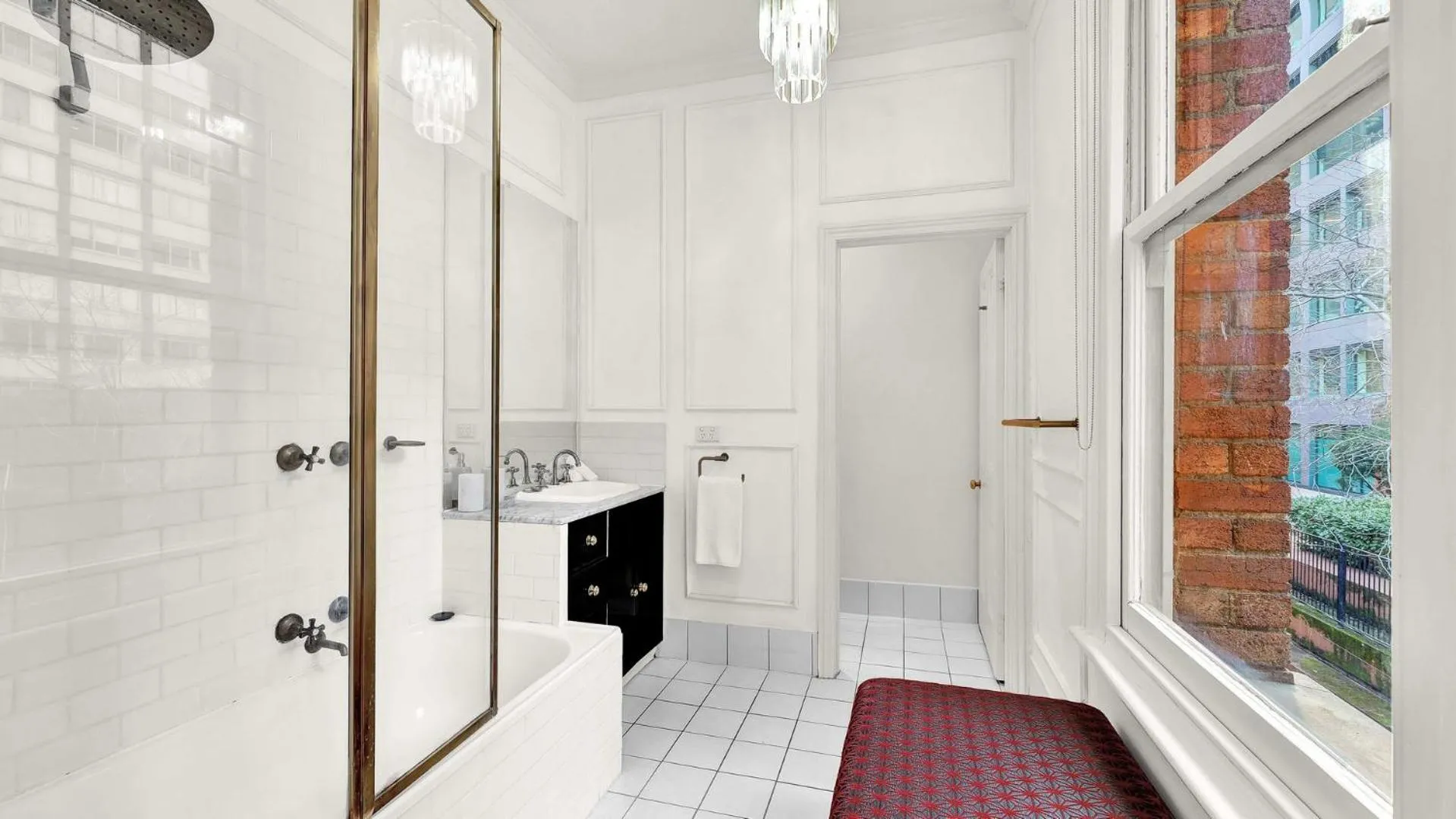 Bathroom in Gordon House Apartments