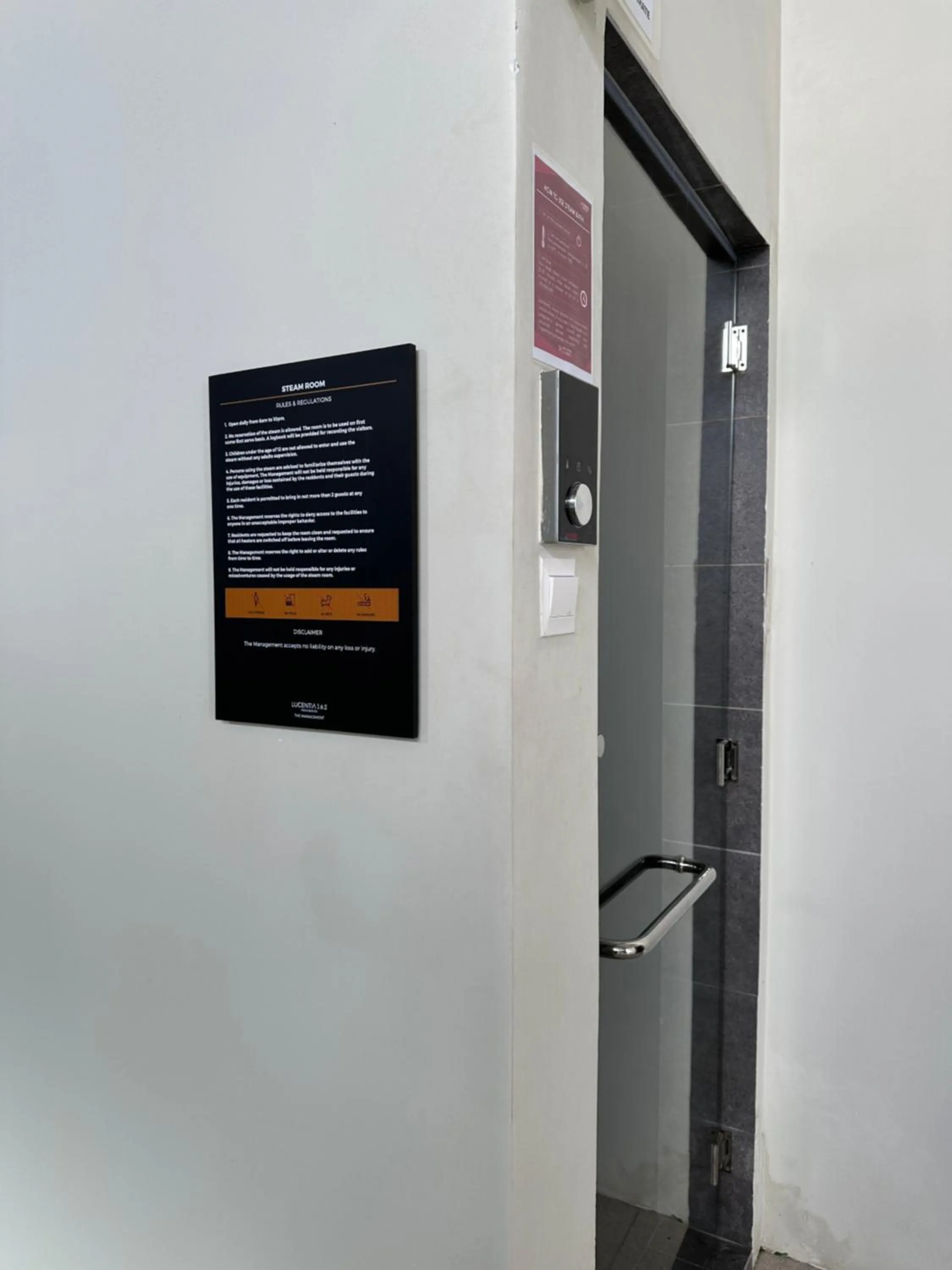 Steam room in Lucentia residence T1