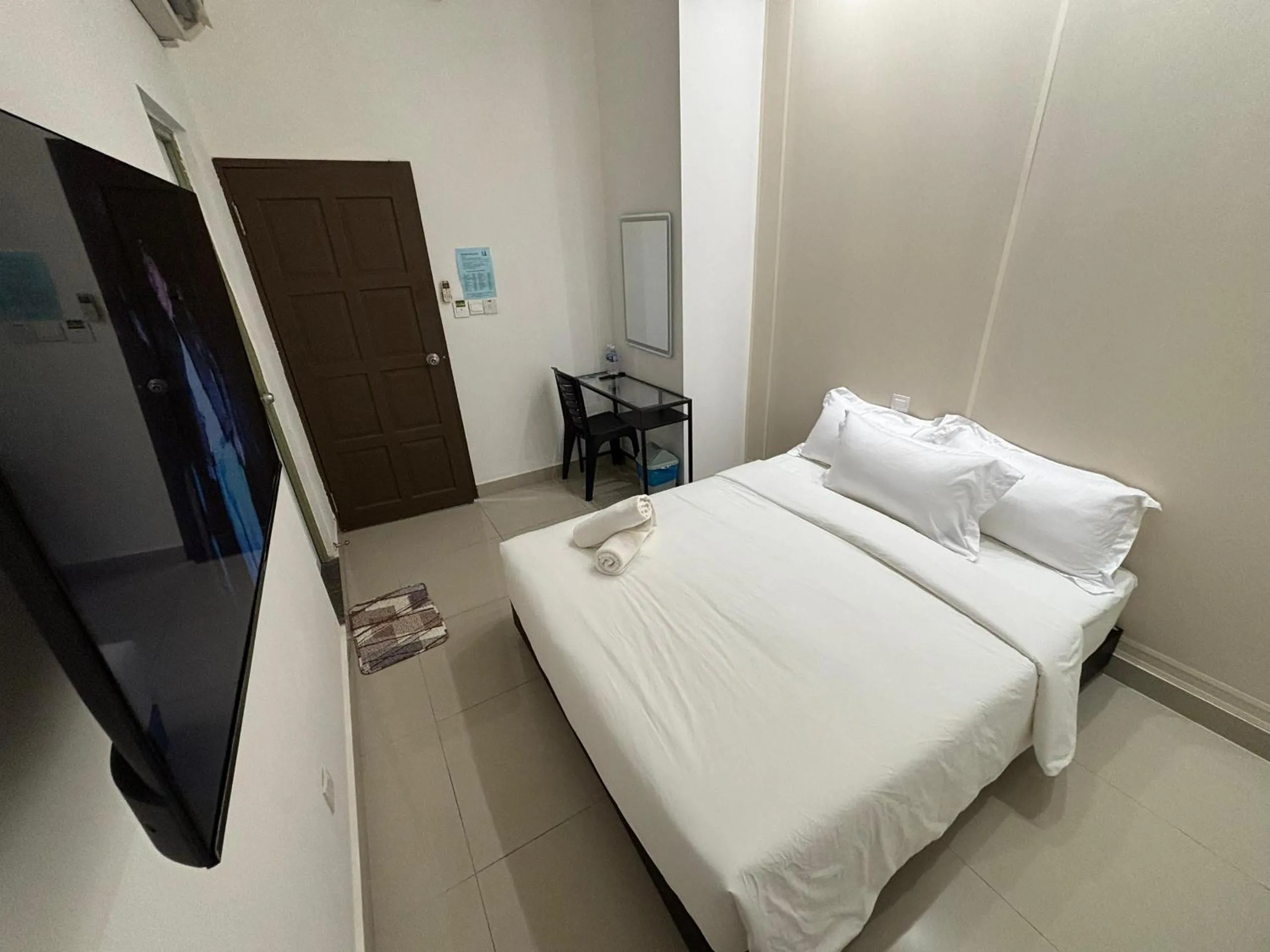 TV and multimedia, Bed in One Point Hotel @ Airport (Kuching)