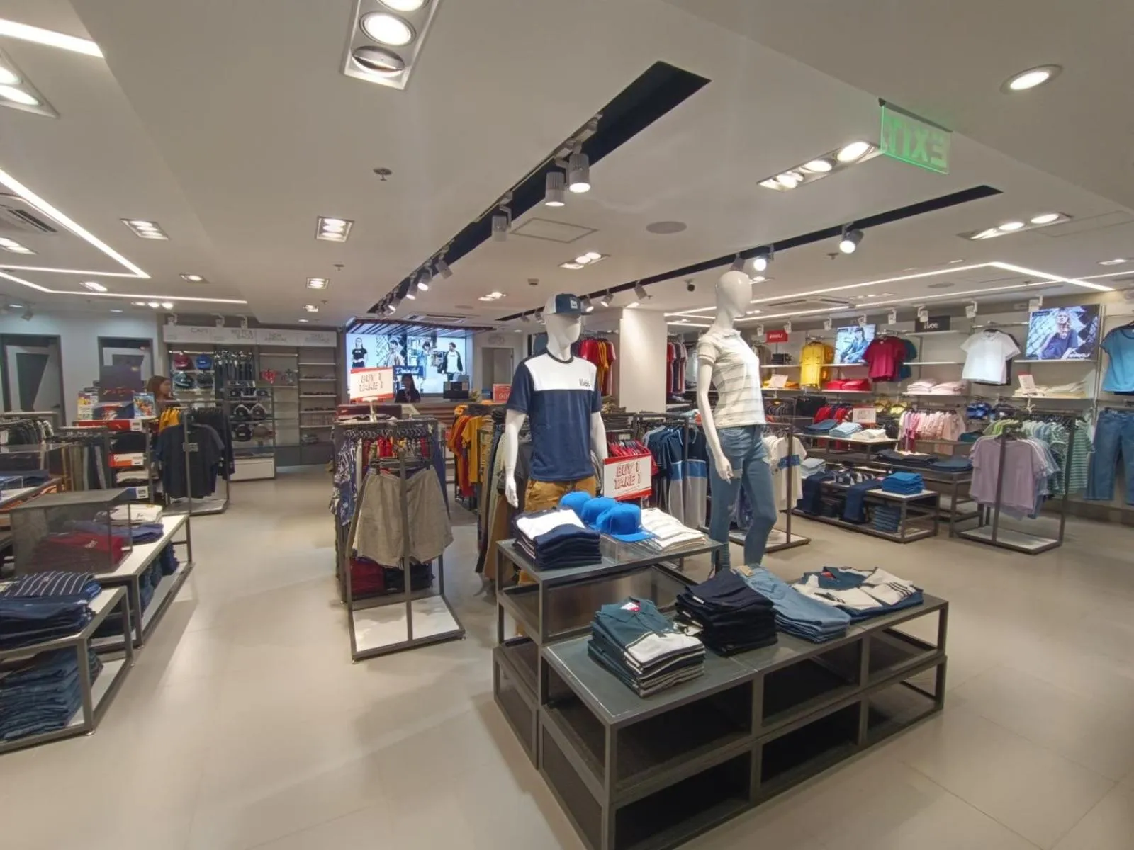 Shopping Area in Canyon Hotels & Resorts Boracay