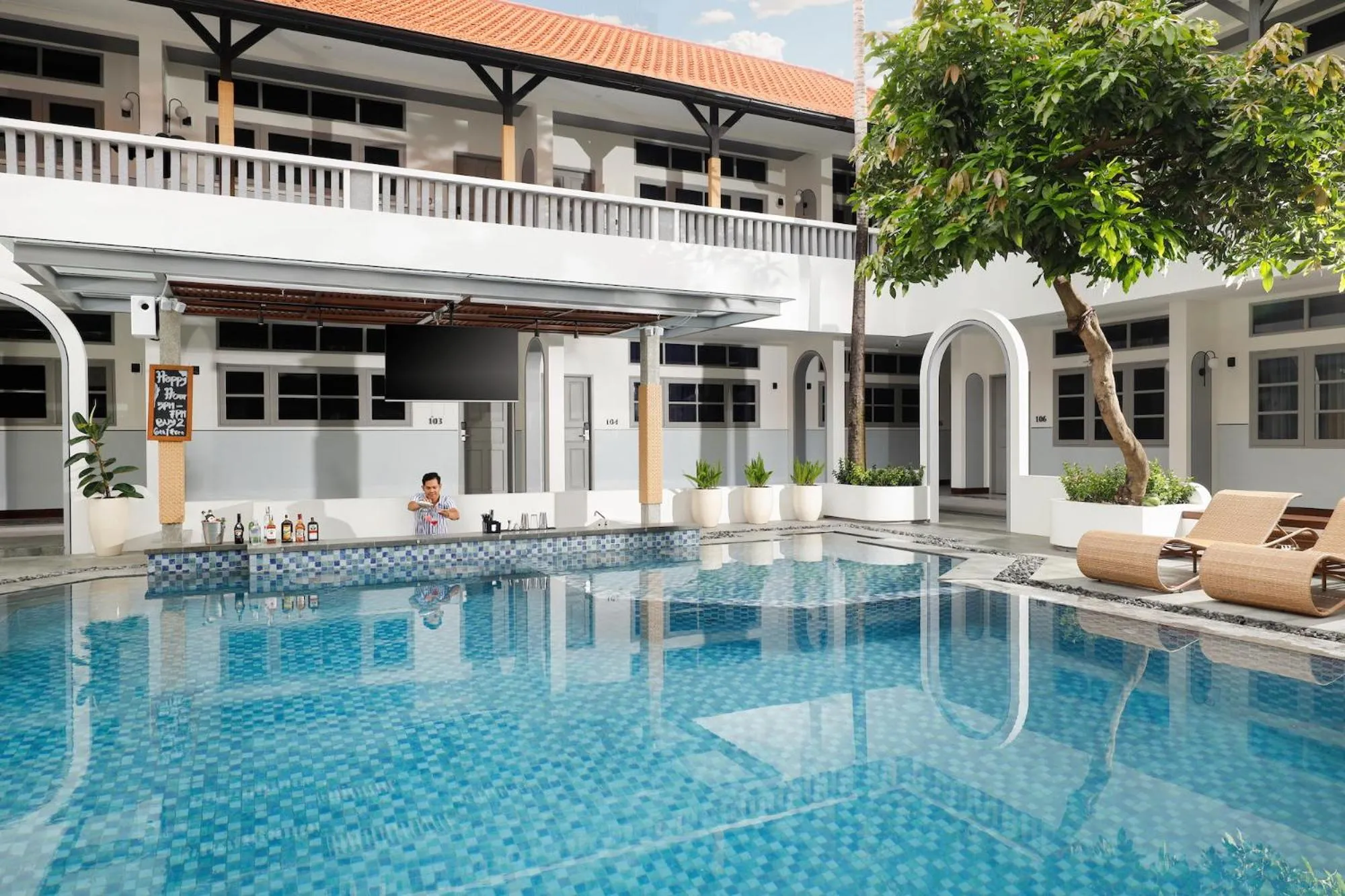 Swimming pool in The Mahata