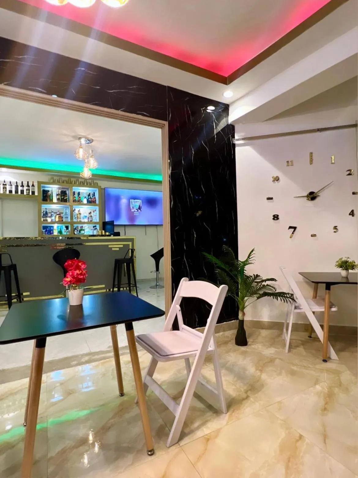 Restaurant/places to eat in Hotel Dubaird